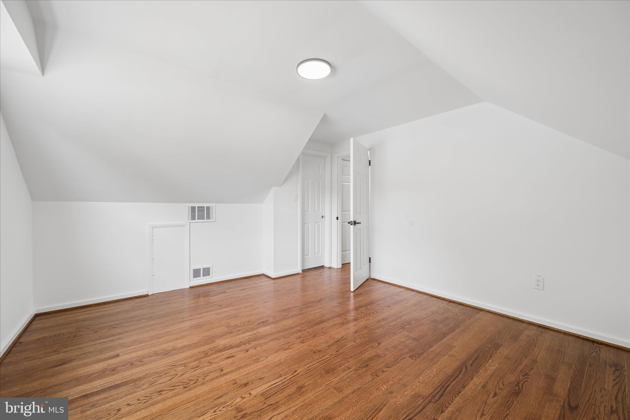 NEW CARROLLTON - Residential