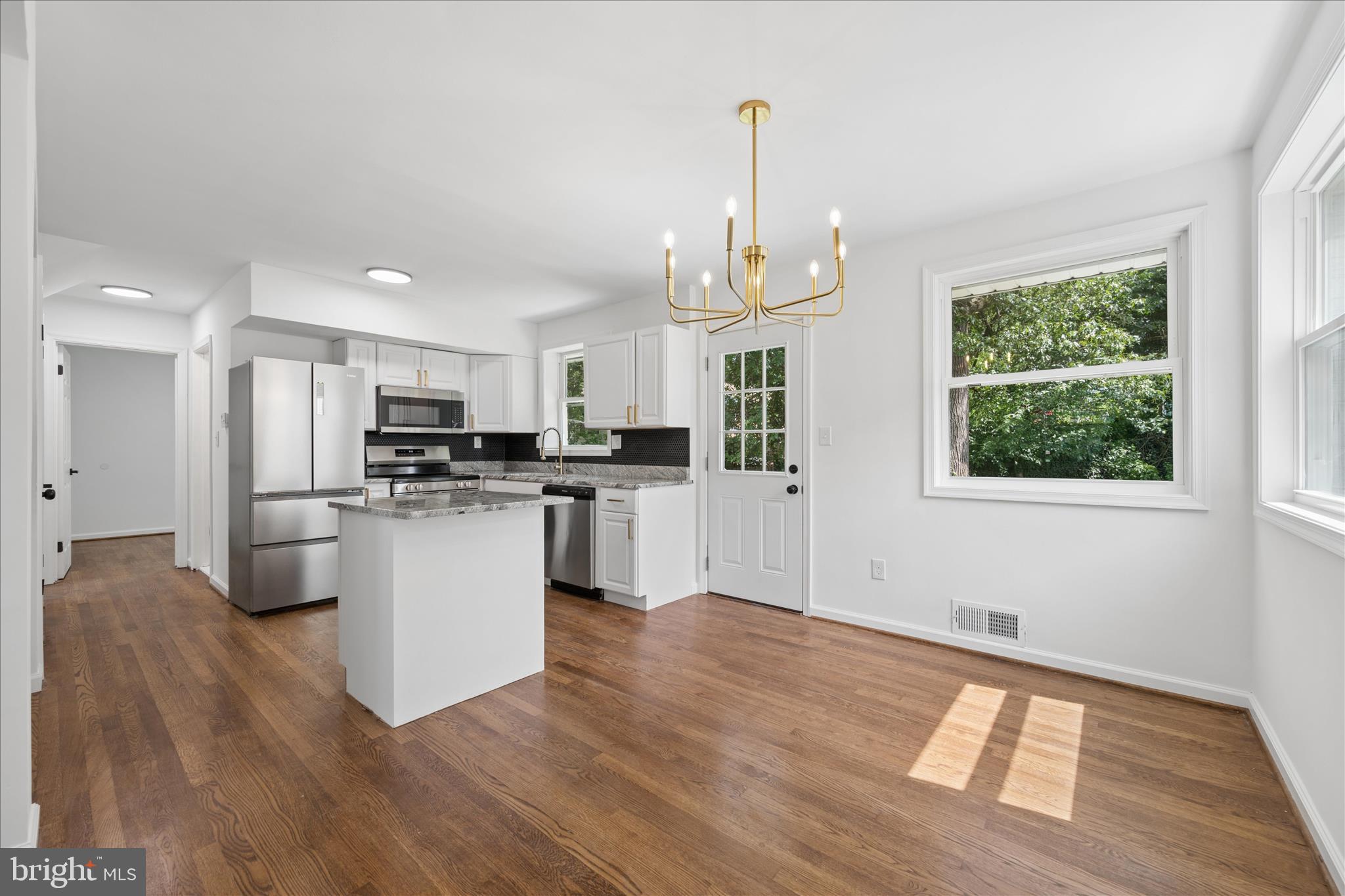 NEW CARROLLTON - Residential