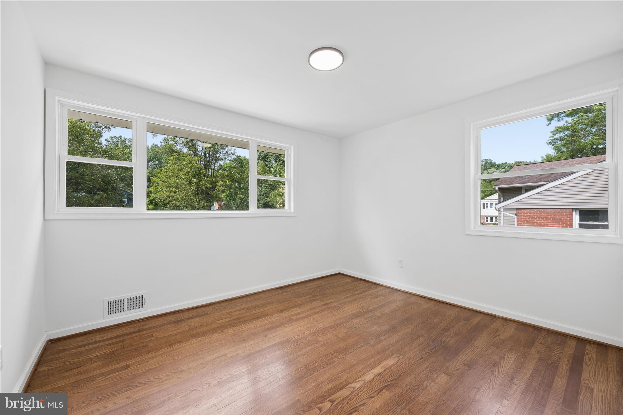 NEW CARROLLTON - Residential