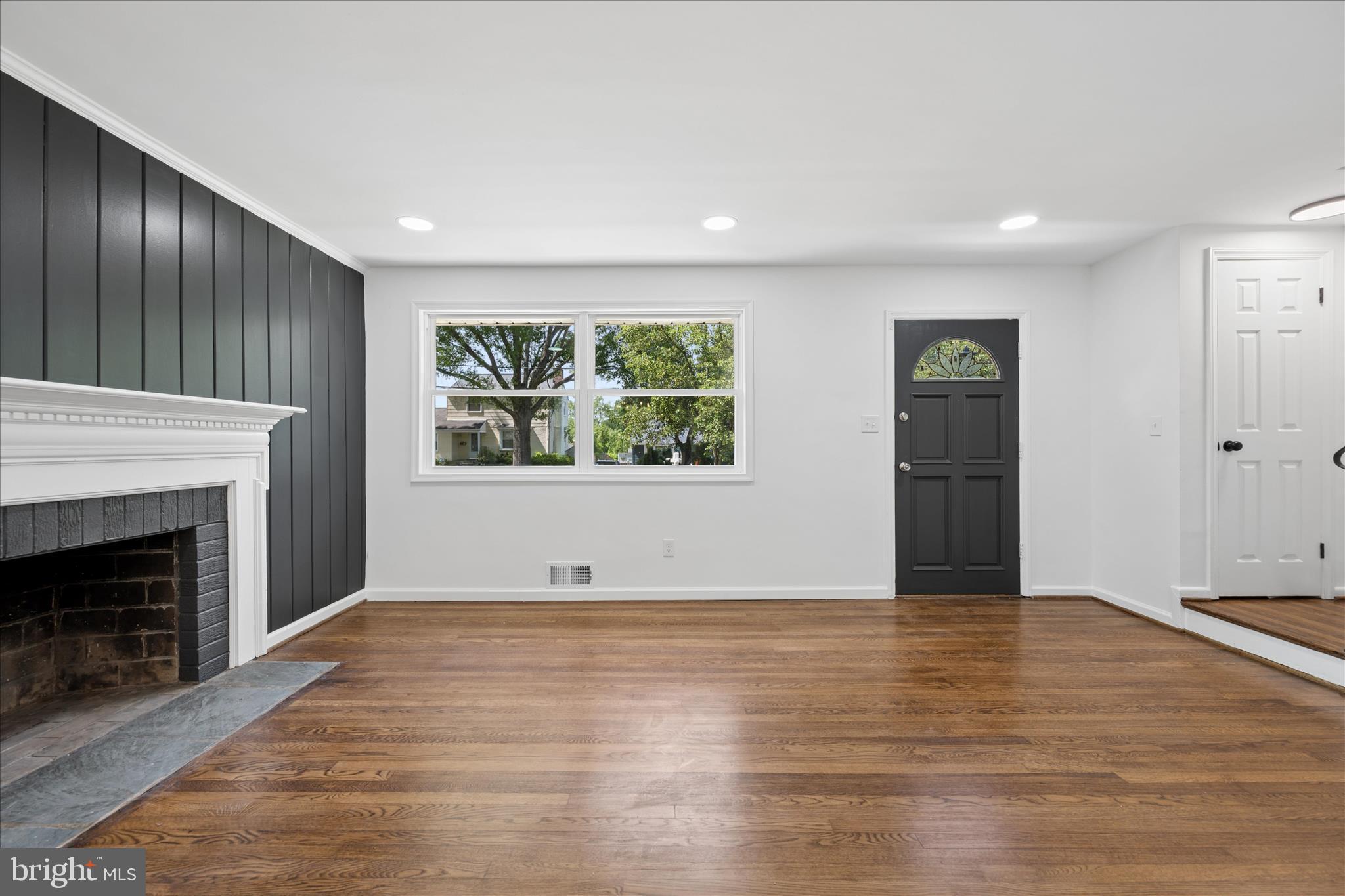 NEW CARROLLTON - Residential