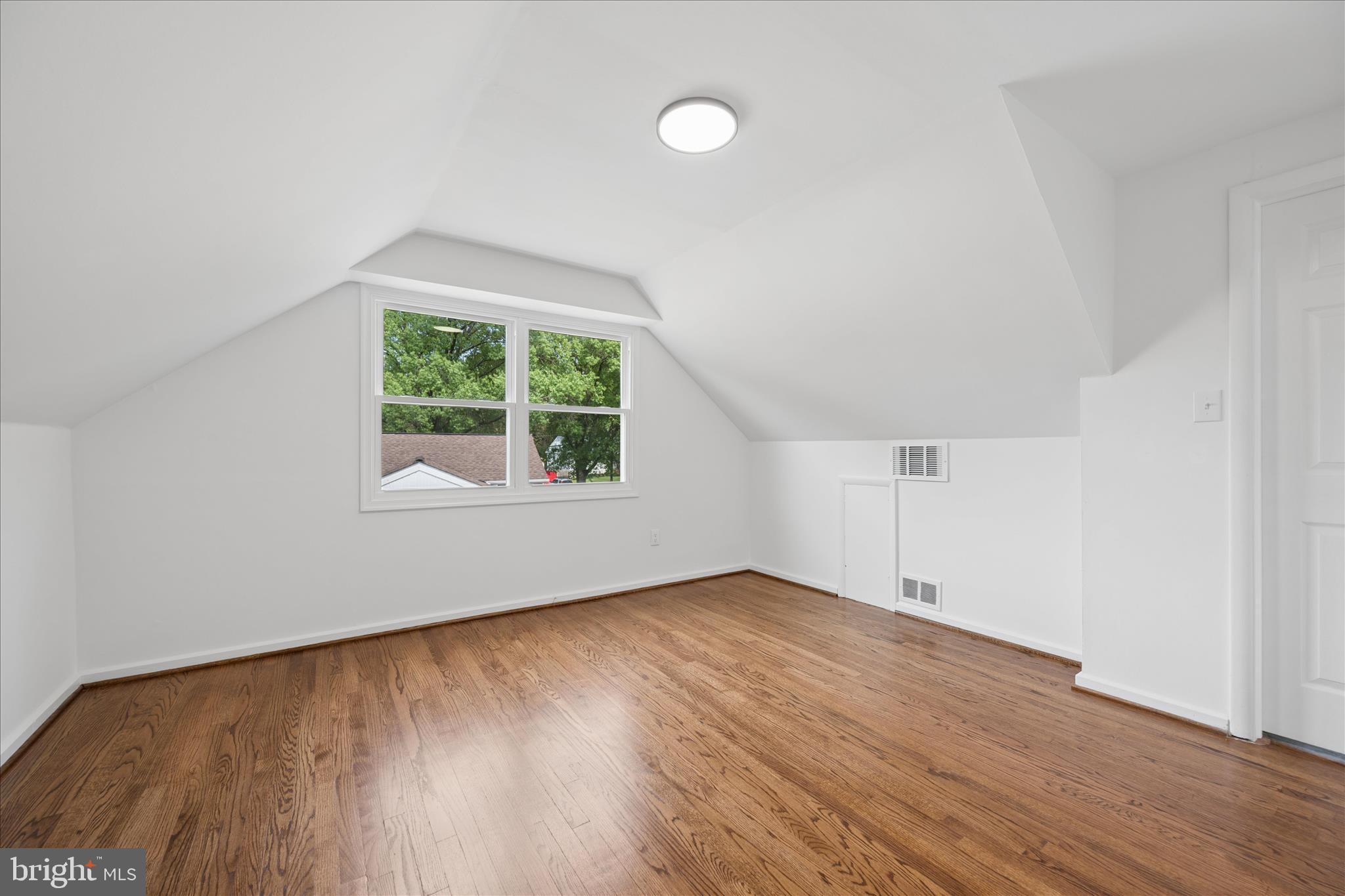 NEW CARROLLTON - Residential