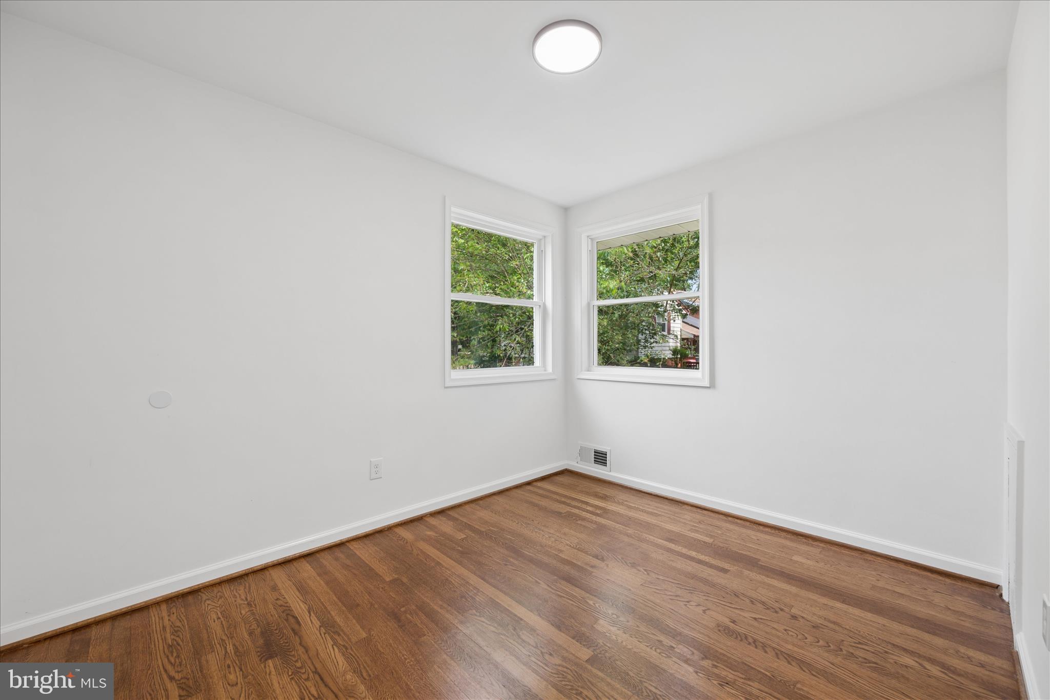 NEW CARROLLTON - Residential