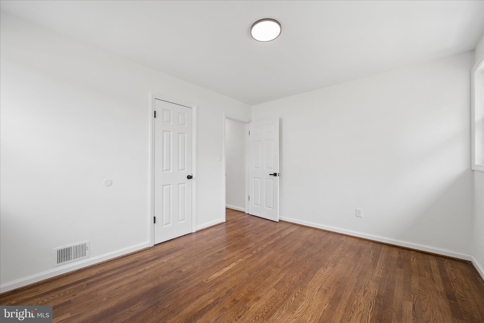 NEW CARROLLTON - Residential