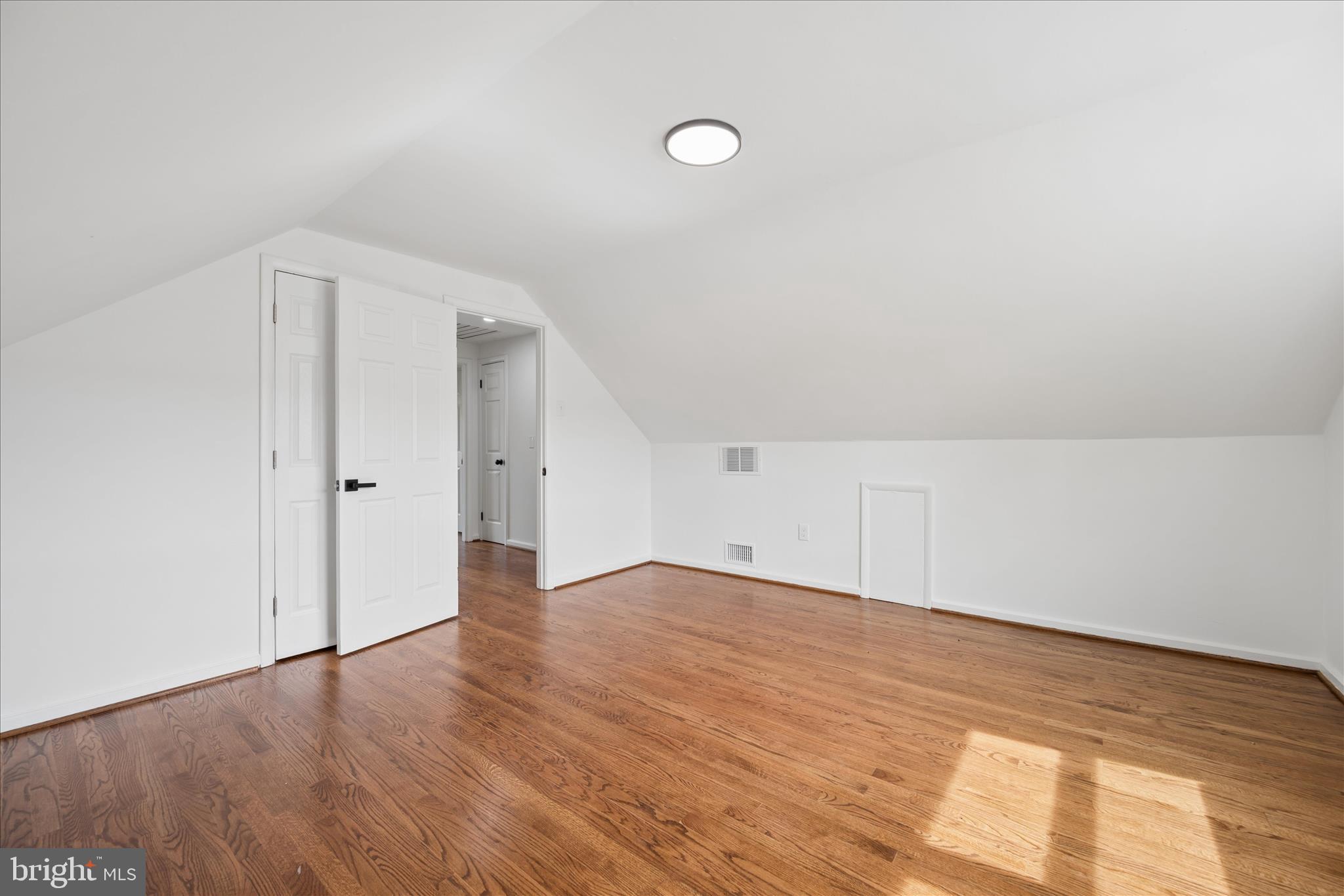 NEW CARROLLTON - Residential