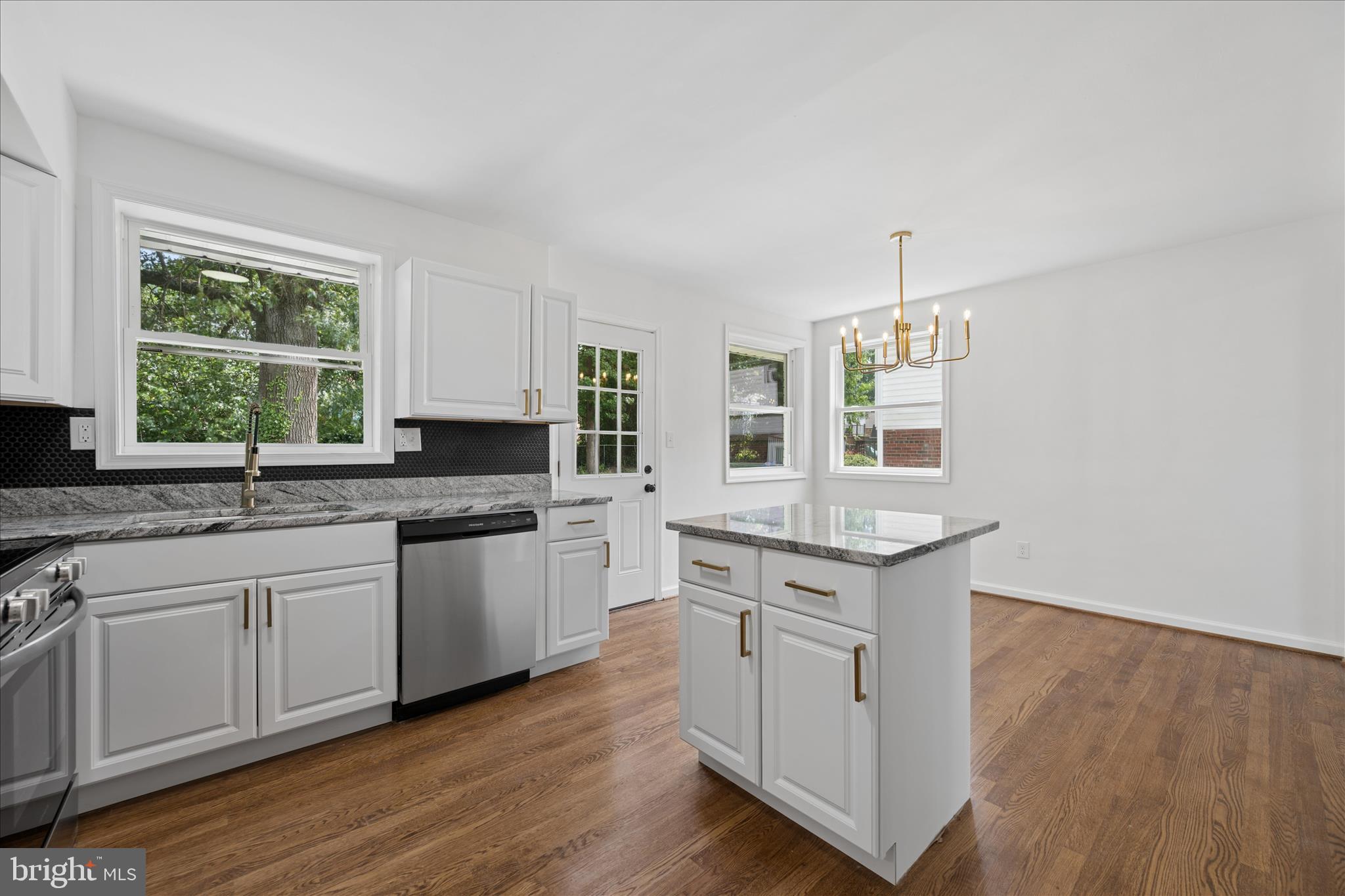 NEW CARROLLTON - Residential