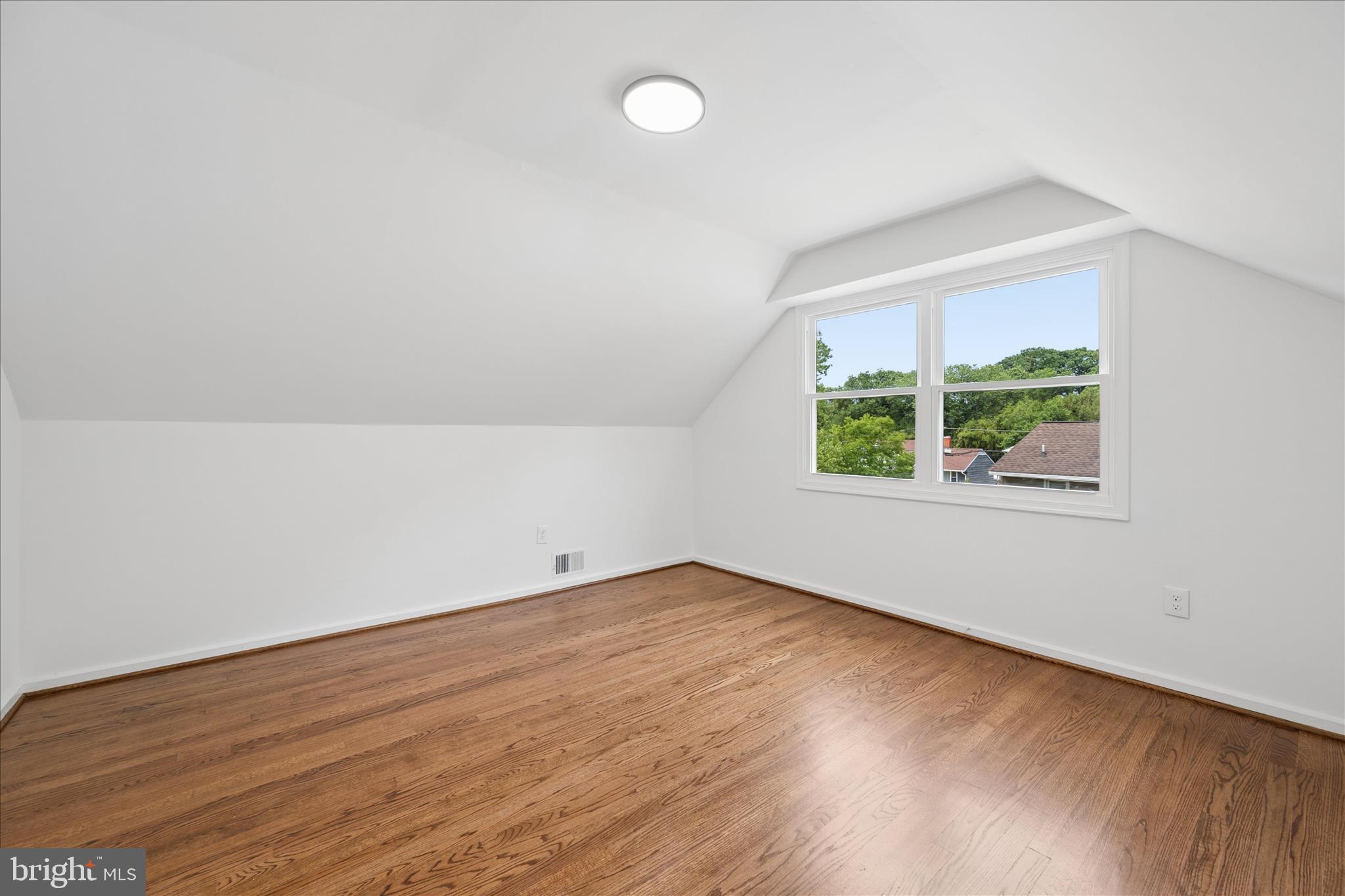 NEW CARROLLTON - Residential