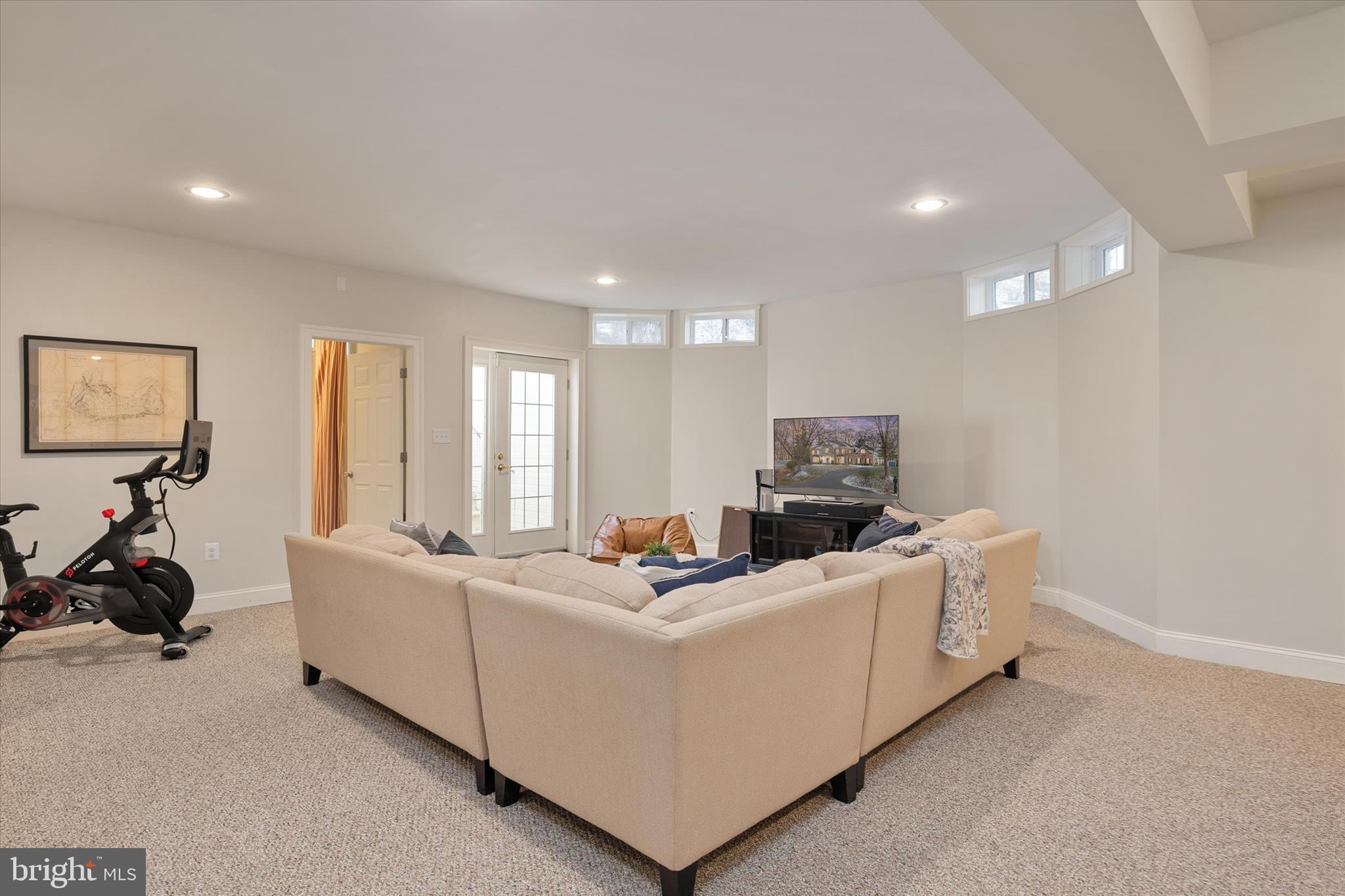 SOUTH RIVER COLONY - Residential