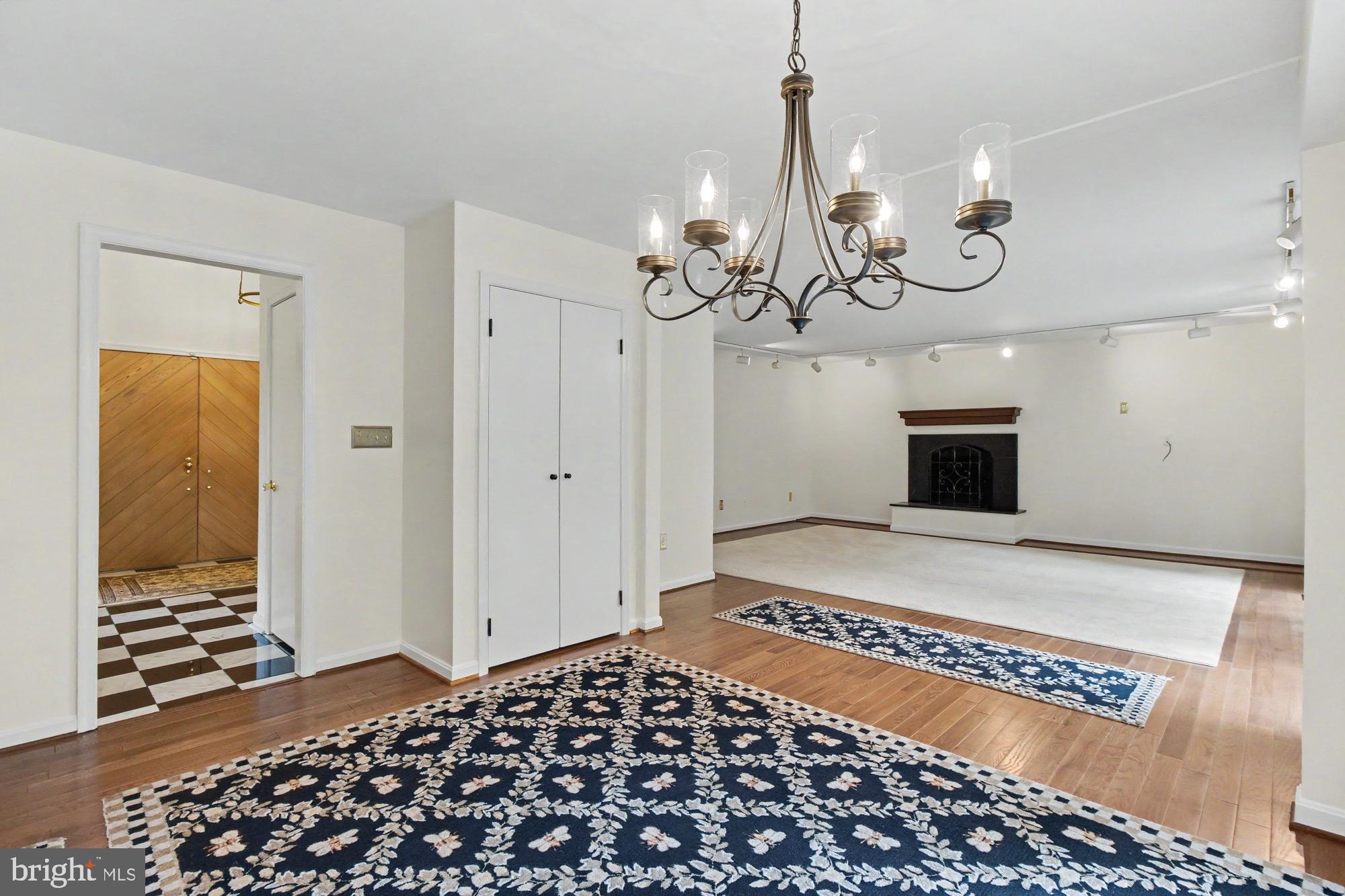 GREENSPRING - Residential