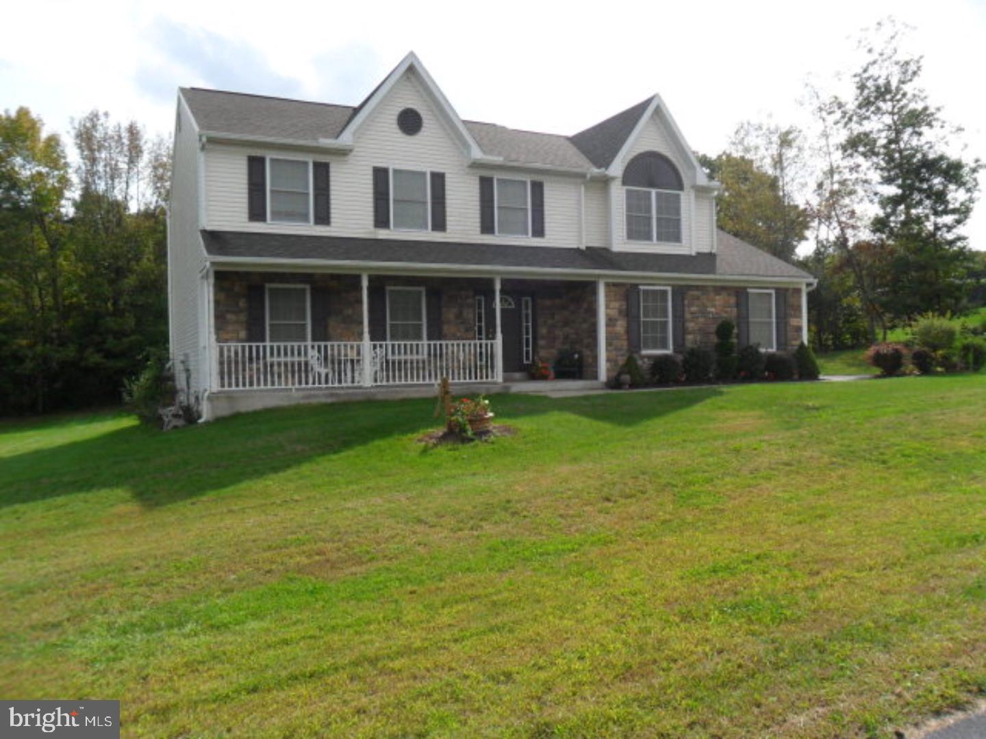 Well maintained home situated on 2+ acres.  Gorgeous mountain views surround this home. Some of its many features include a gas fireplace in the family room, central air, large eat-in kitchen, dining room with hardwood flooring, master bath with whirlpool tub. Large, private back yard is perfect for entertaining.  Mailing Address Continued: Auburn  Color: Tan  Amp: 200