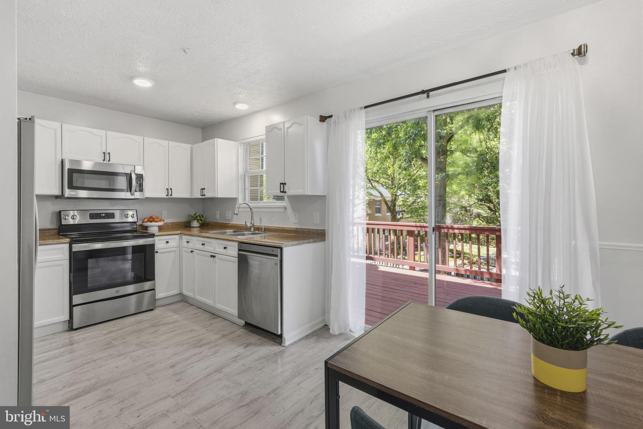 CONSTANT WOODS - Residential