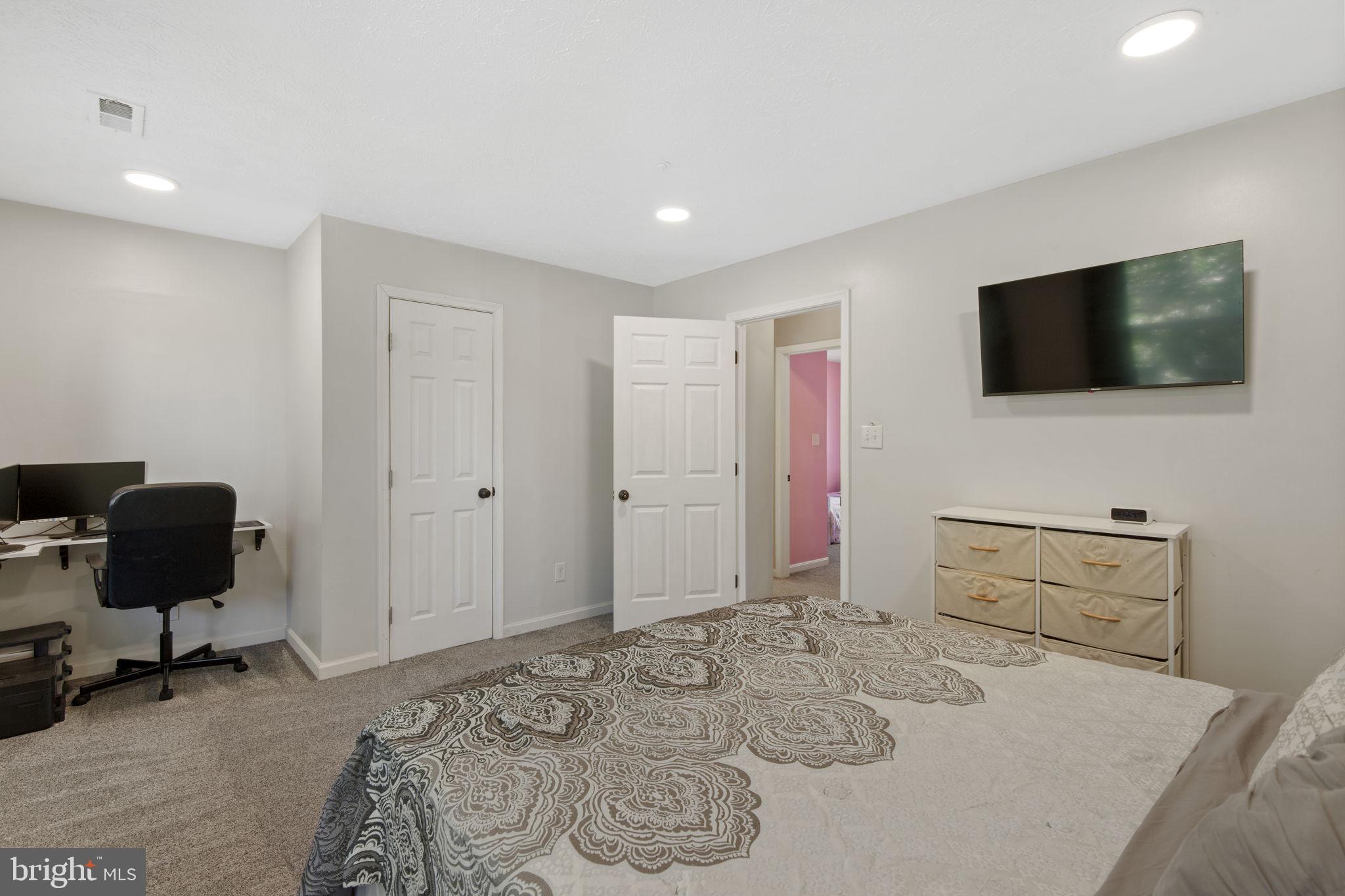 CONSTANT WOODS - Residential