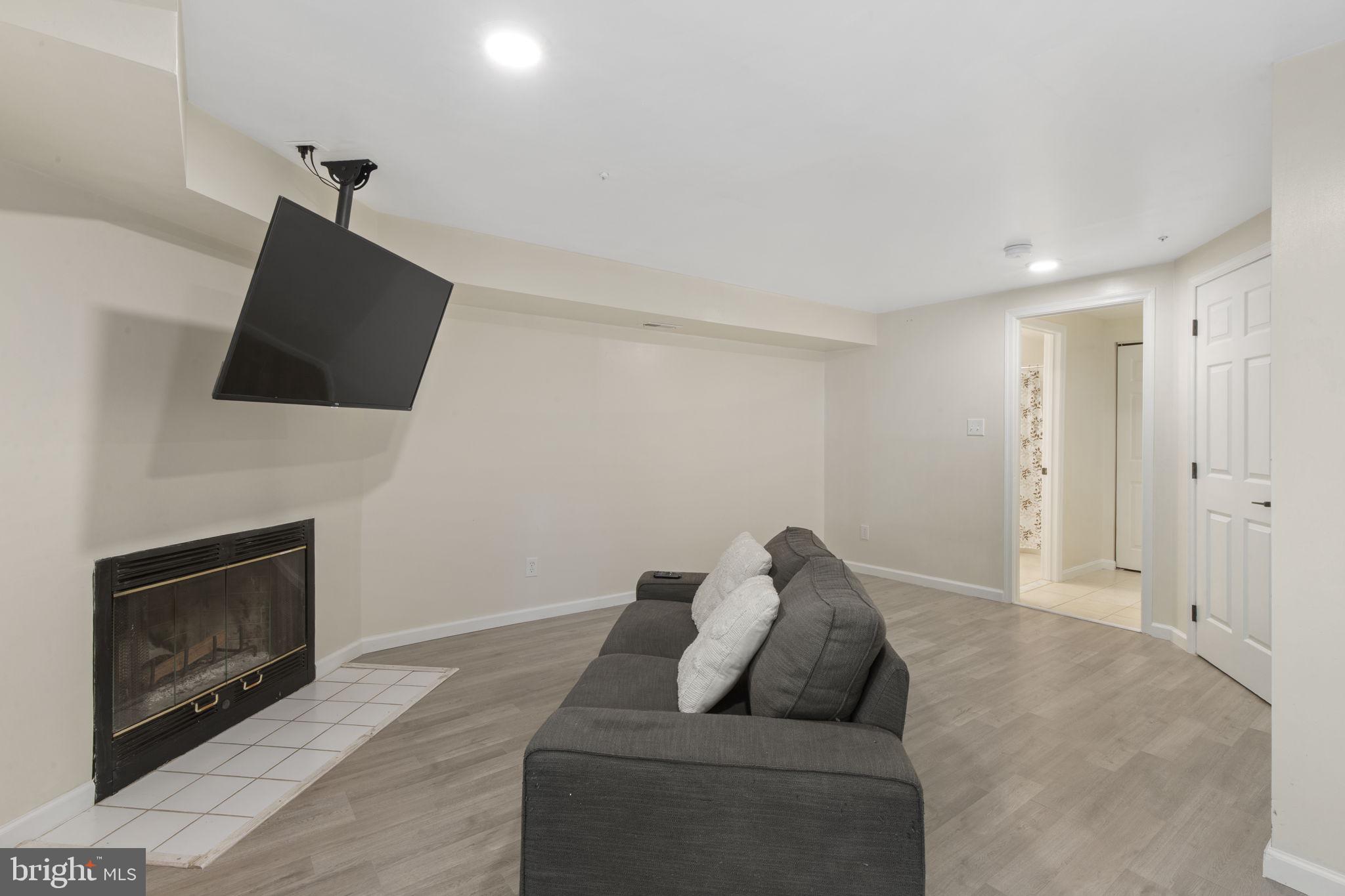 CONSTANT WOODS - Residential