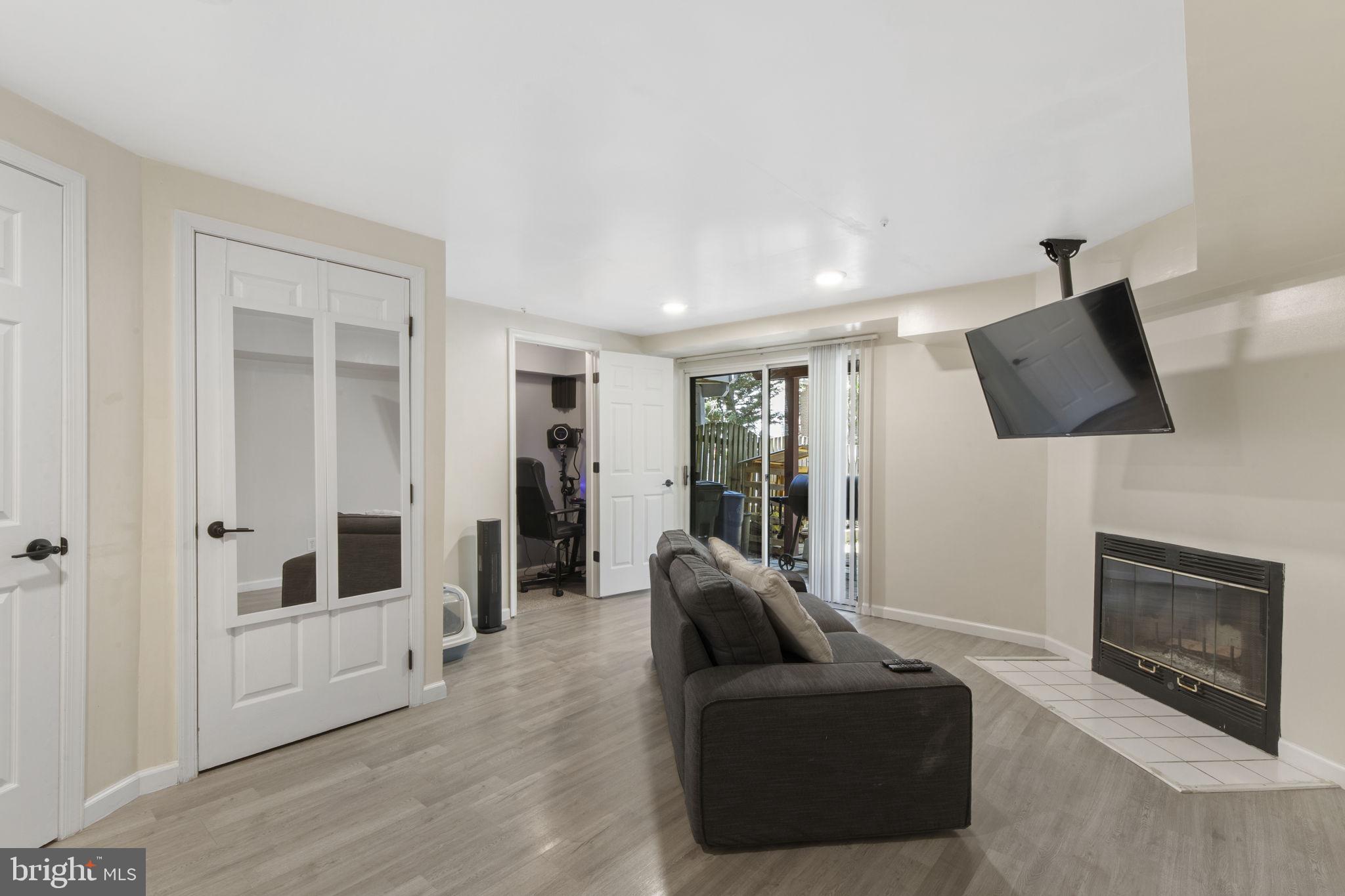 CONSTANT WOODS - Residential