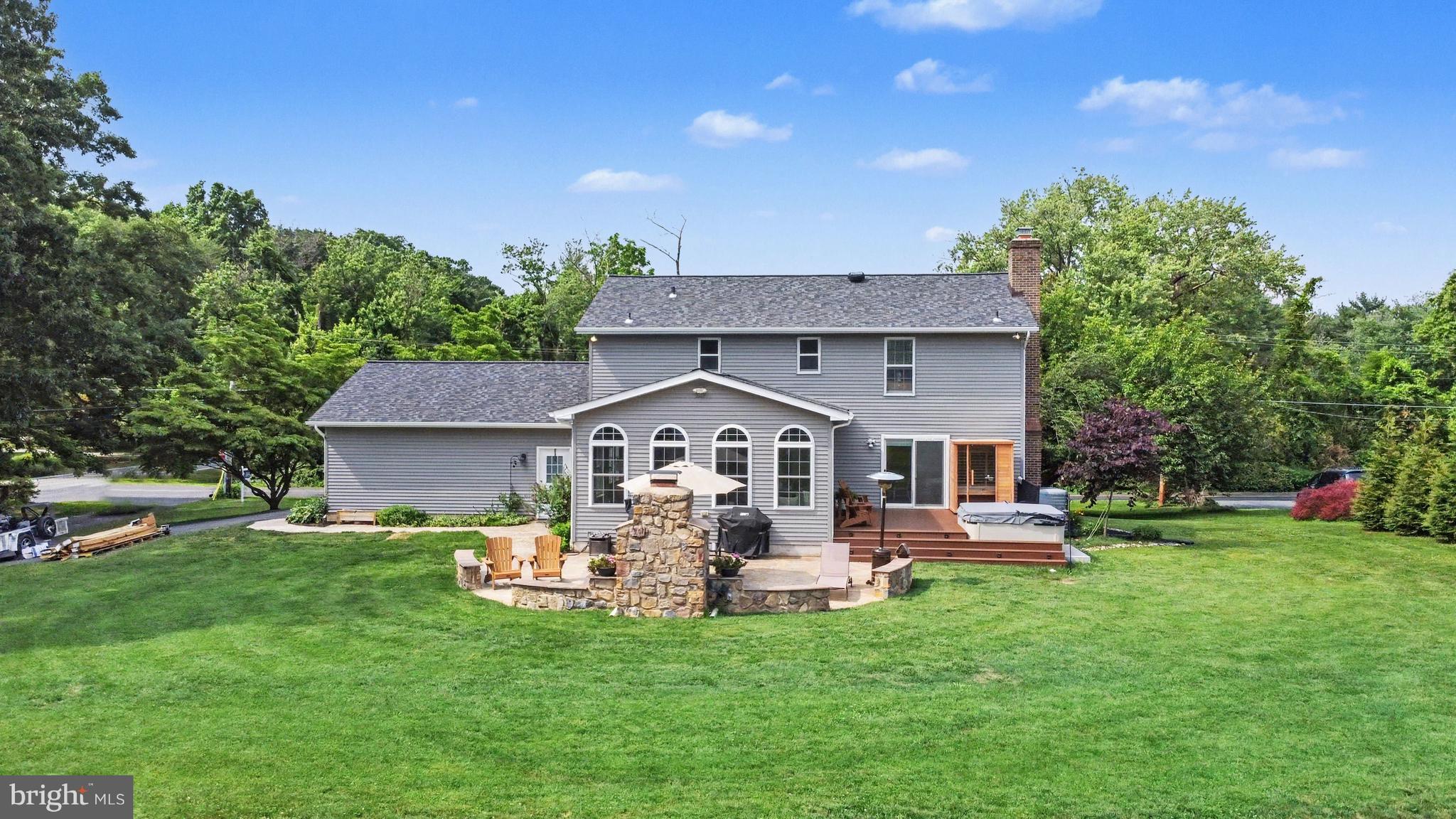 MADONNA MANOR - Residential