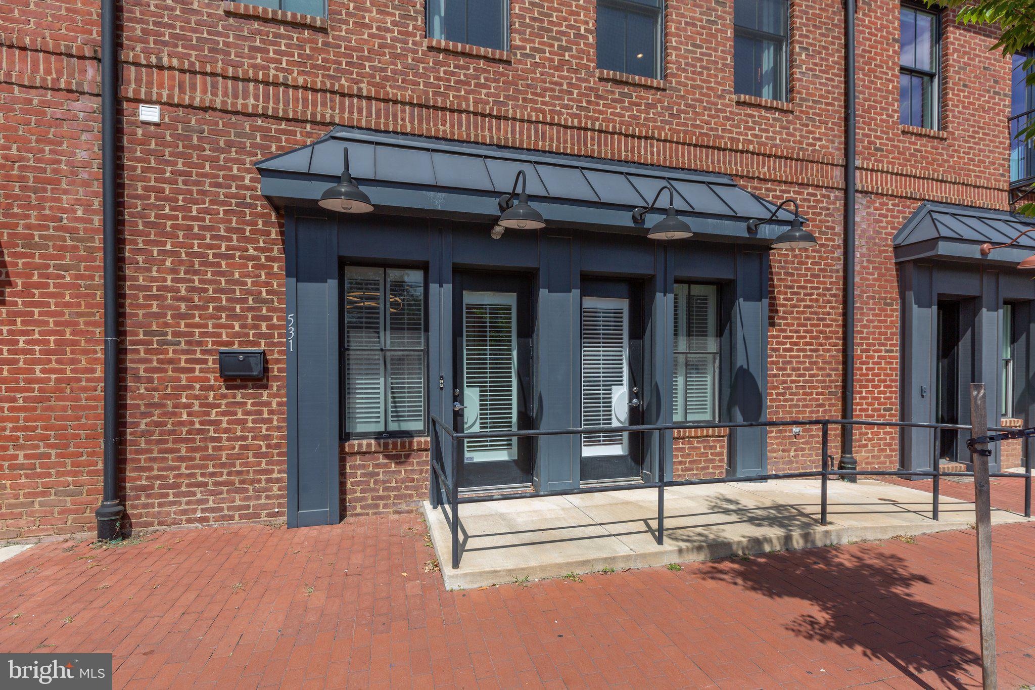 AMELIA SQUARE - Residential