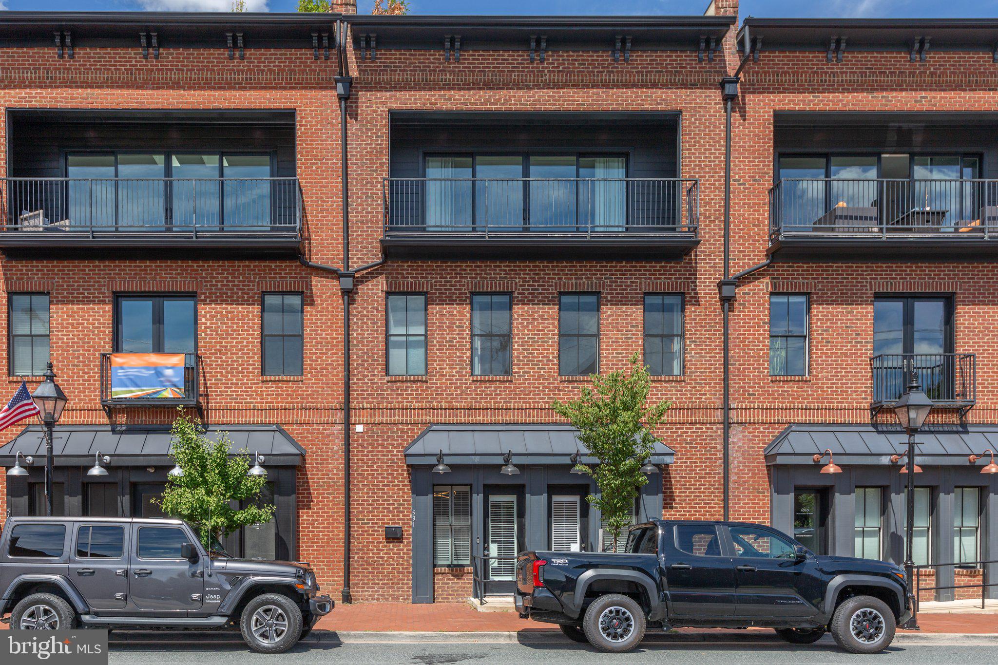 AMELIA SQUARE - Residential
