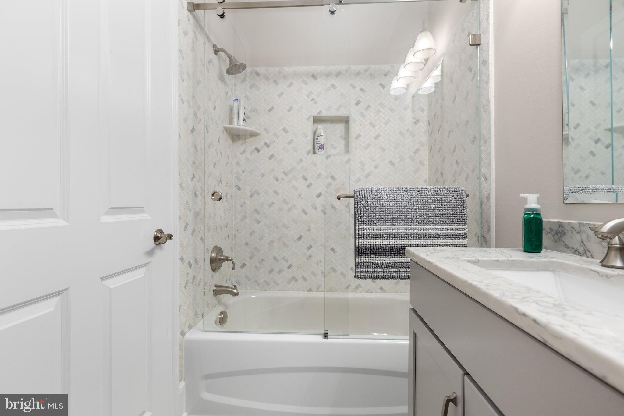 AMELIA SQUARE - Residential