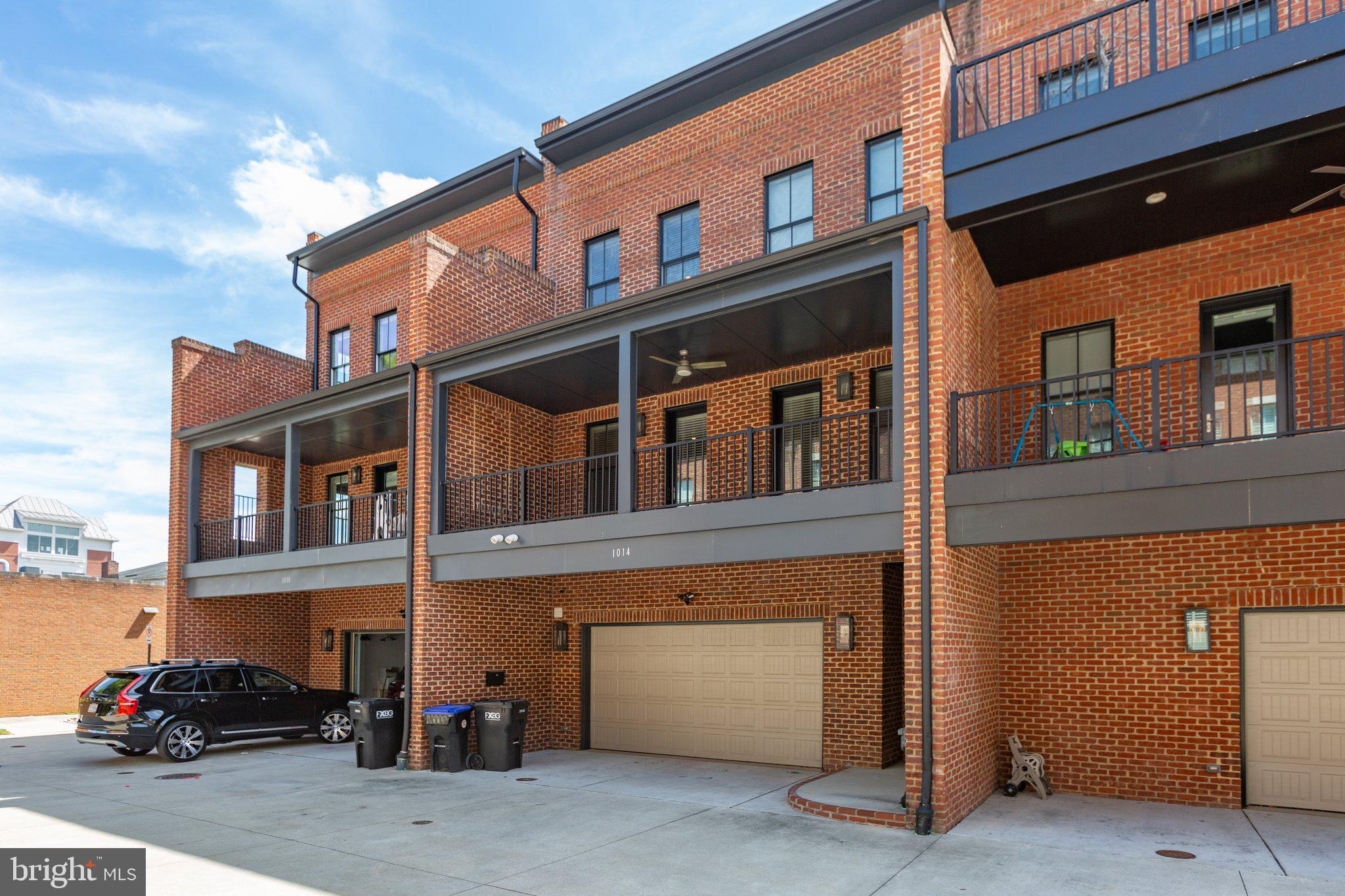AMELIA SQUARE - Residential