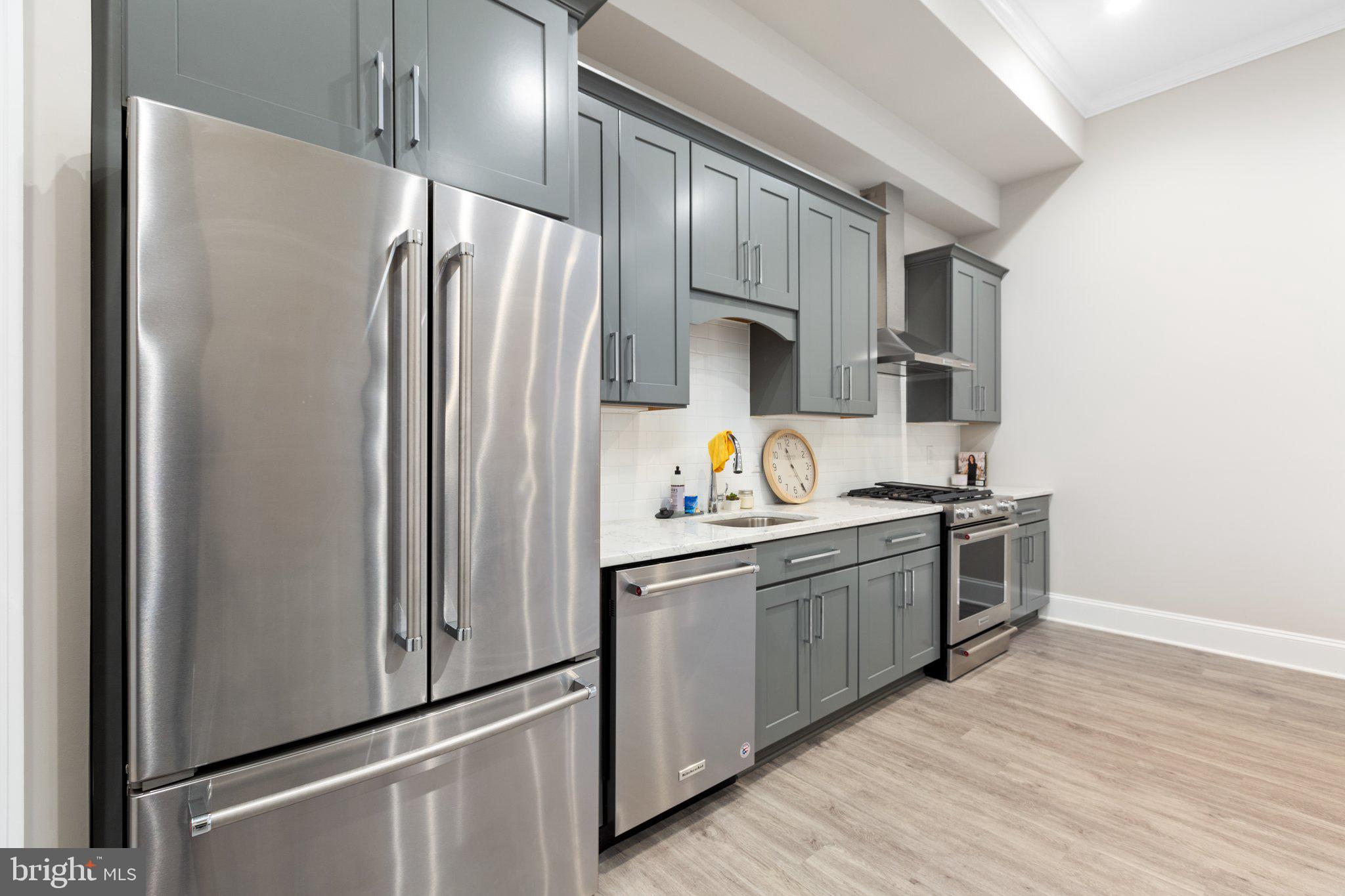 AMELIA SQUARE - Residential