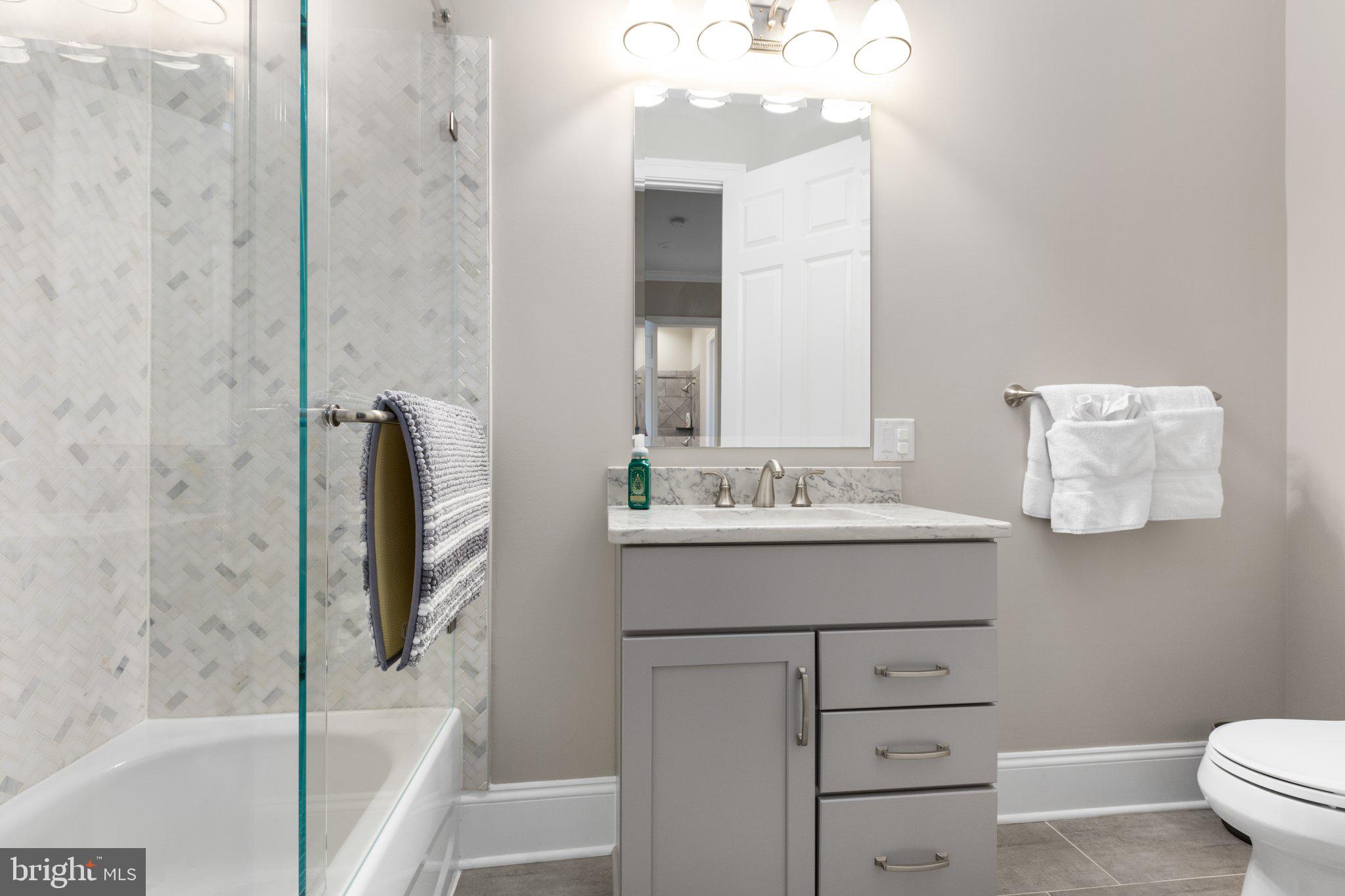 AMELIA SQUARE - Residential