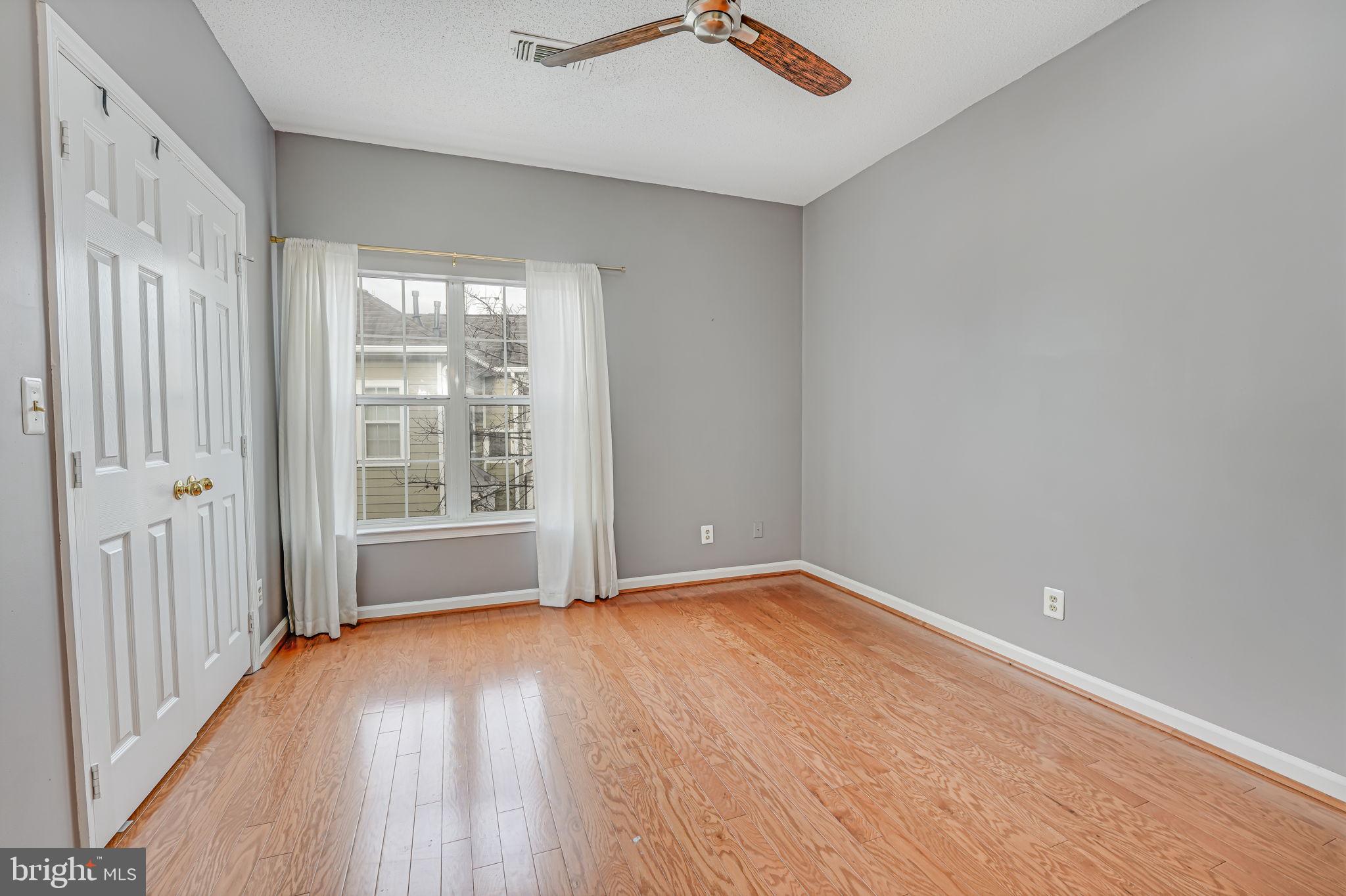 EDGEWATER AT TOWN CENTER - Residential