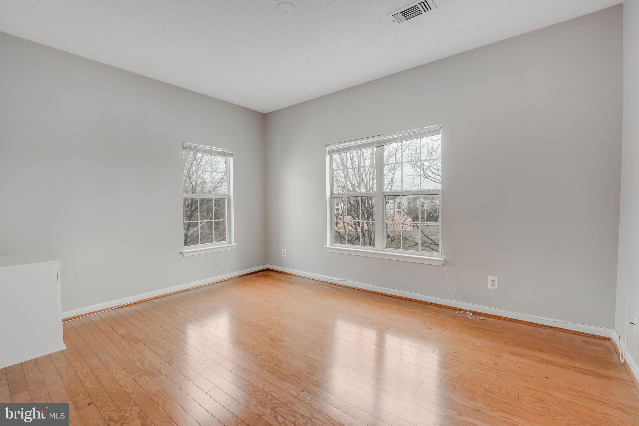 EDGEWATER AT TOWN CENTER - Residential