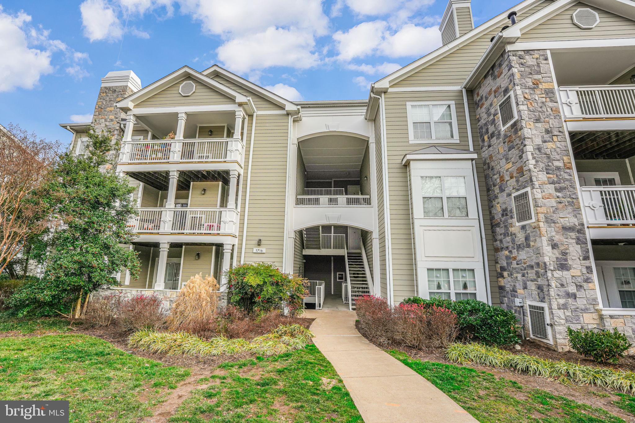 EDGEWATER AT TOWN CENTER - Residential