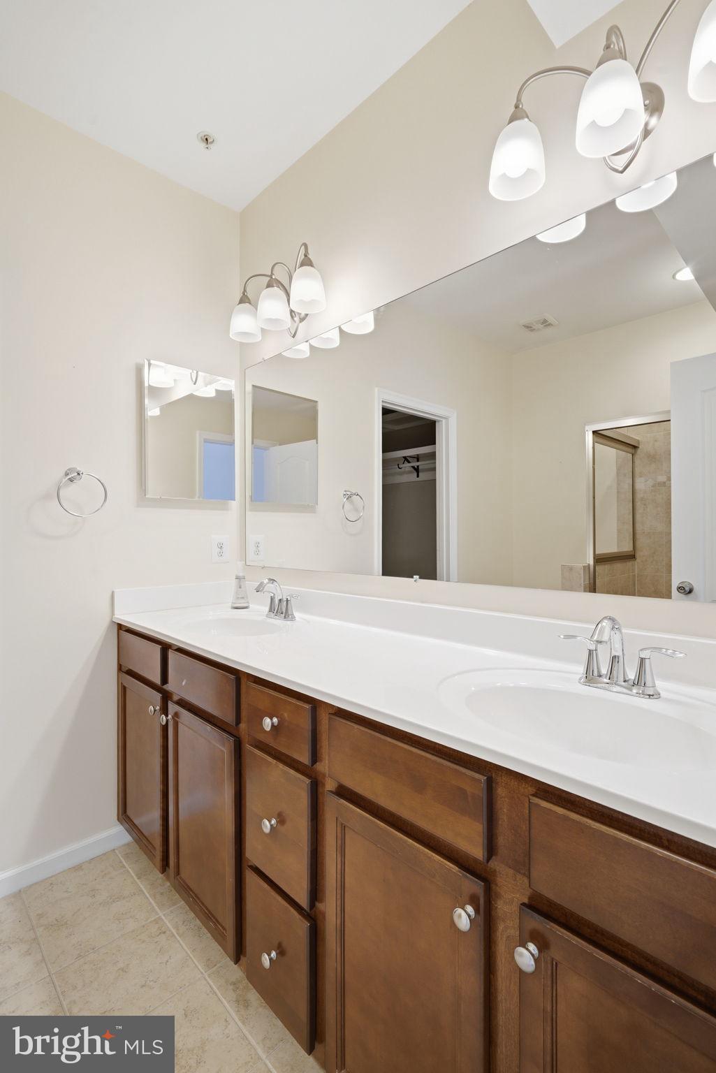 LAKELANDS AT EASTON - Residential