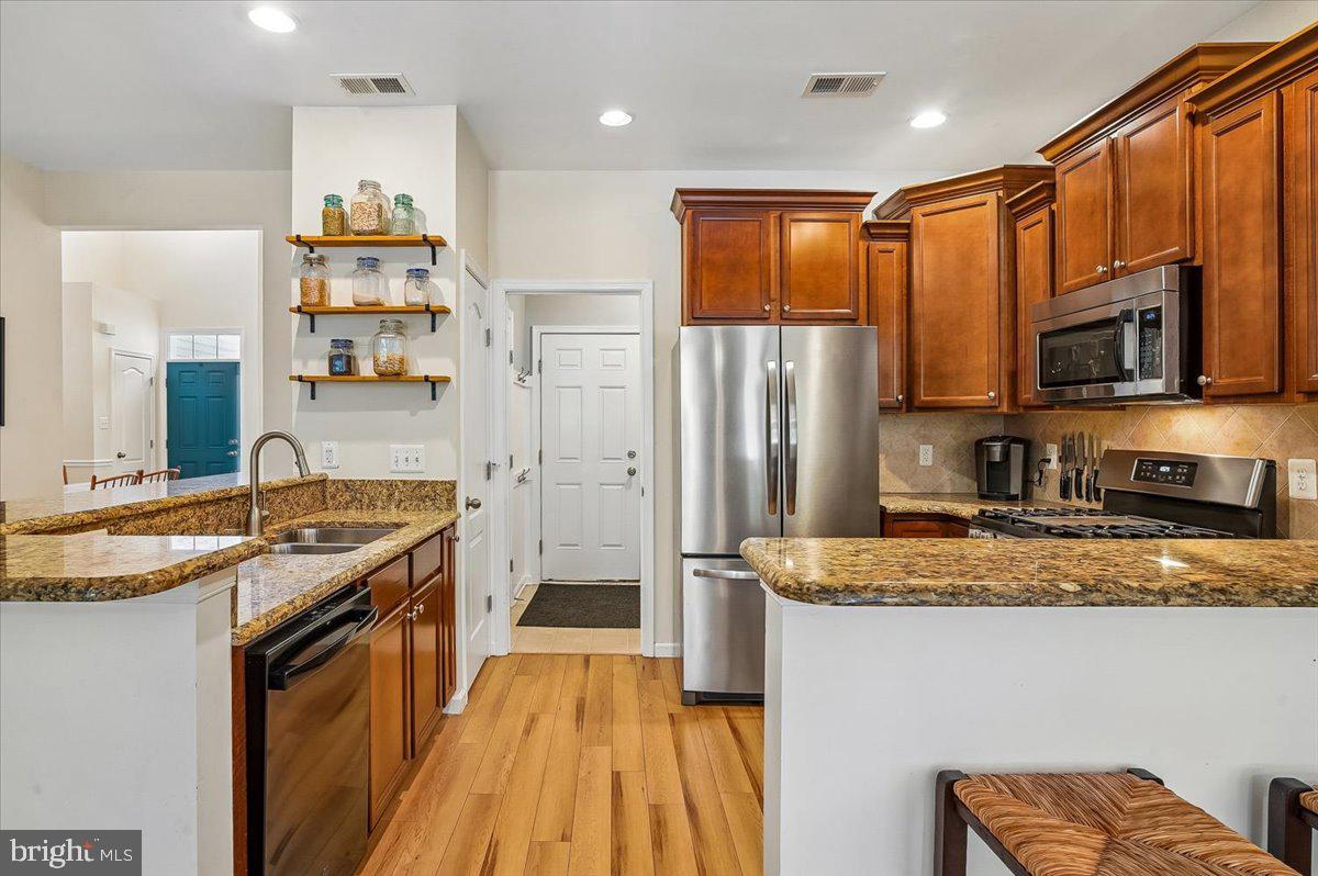 LAKELANDS AT EASTON - Residential