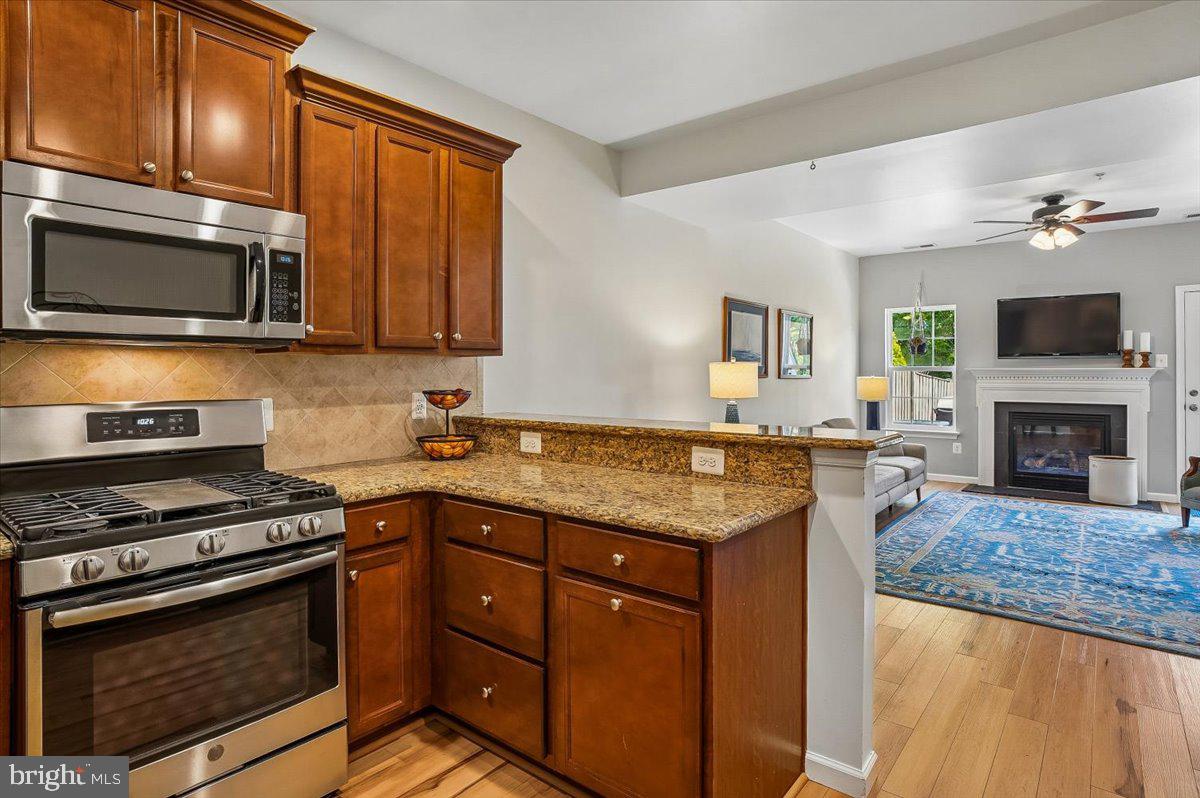 LAKELANDS AT EASTON - Residential