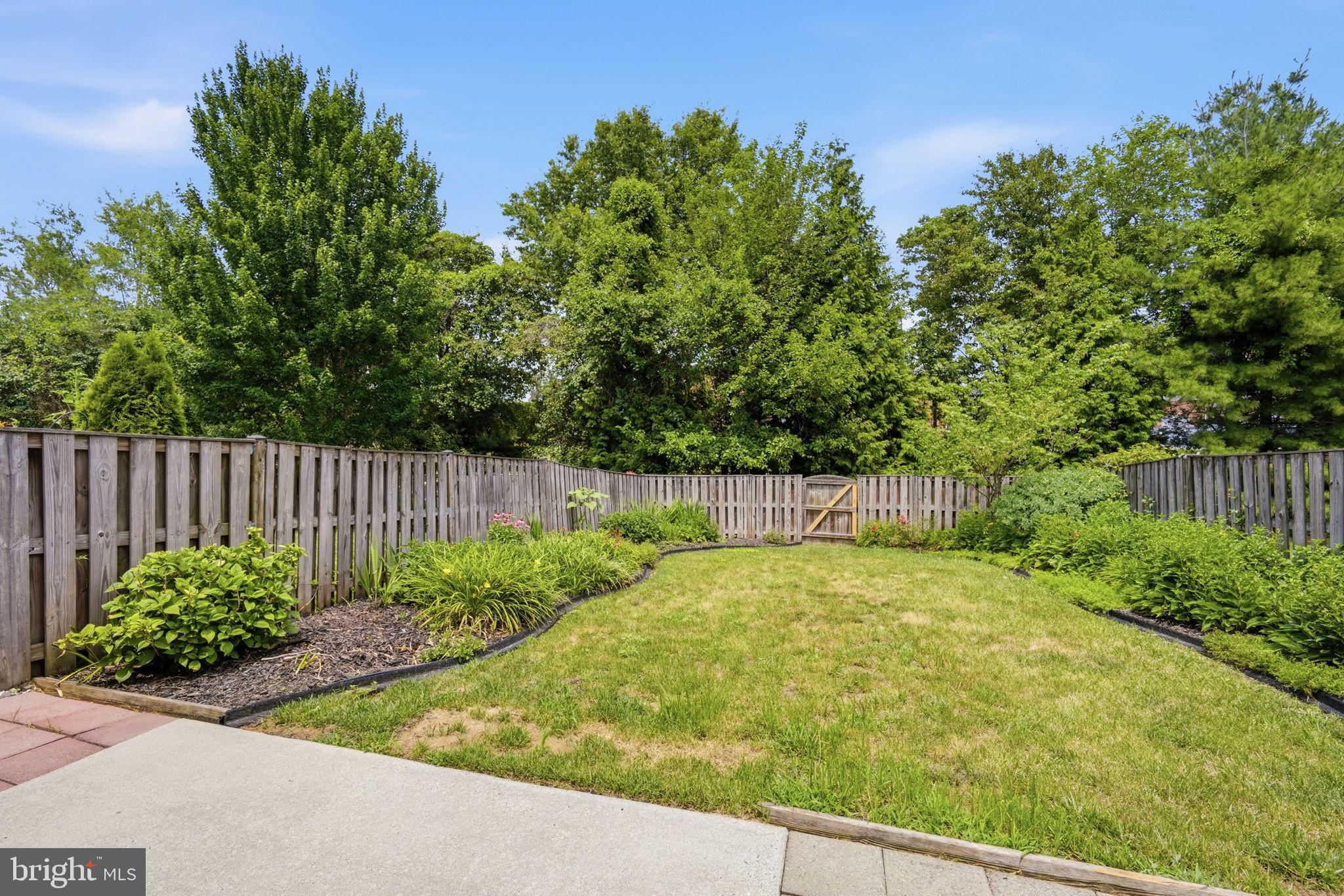 LAKELANDS AT EASTON - Residential