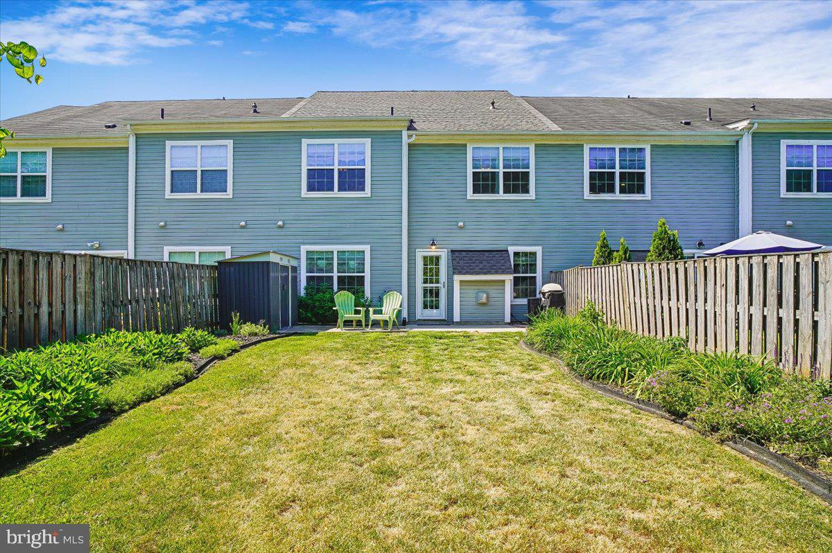 LAKELANDS AT EASTON - Residential
