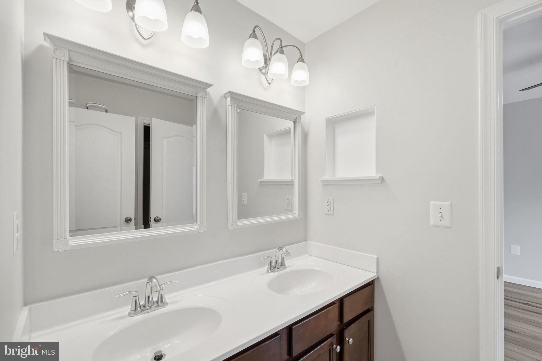 LAKELANDS AT EASTON - Residential