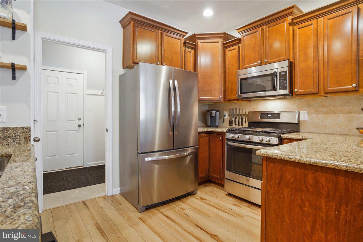 LAKELANDS AT EASTON - Residential