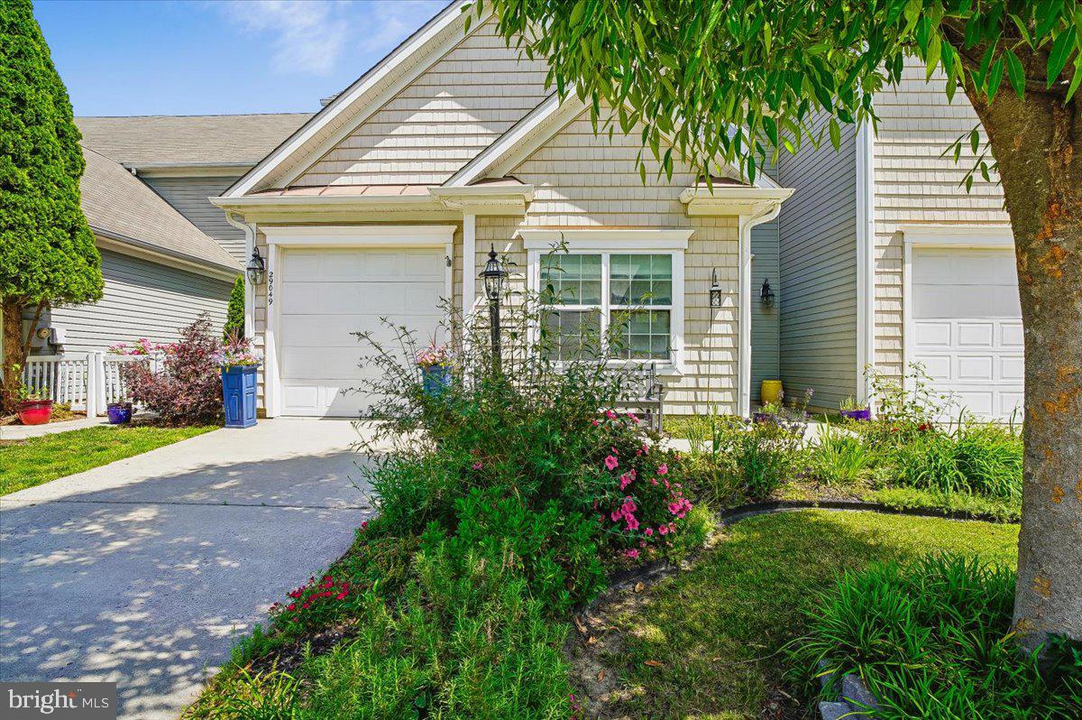 LAKELANDS AT EASTON - Residential