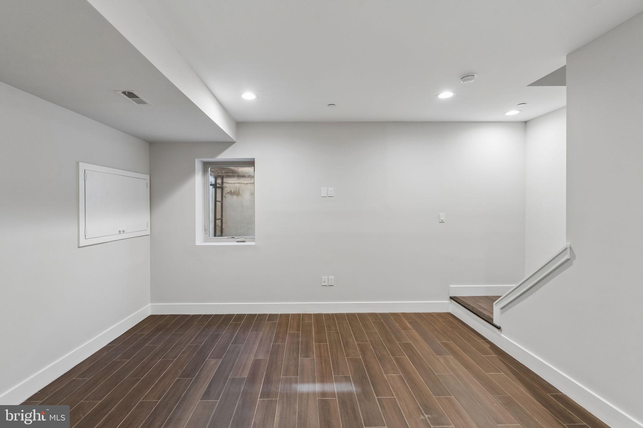 ROXBOROUGH - Residential