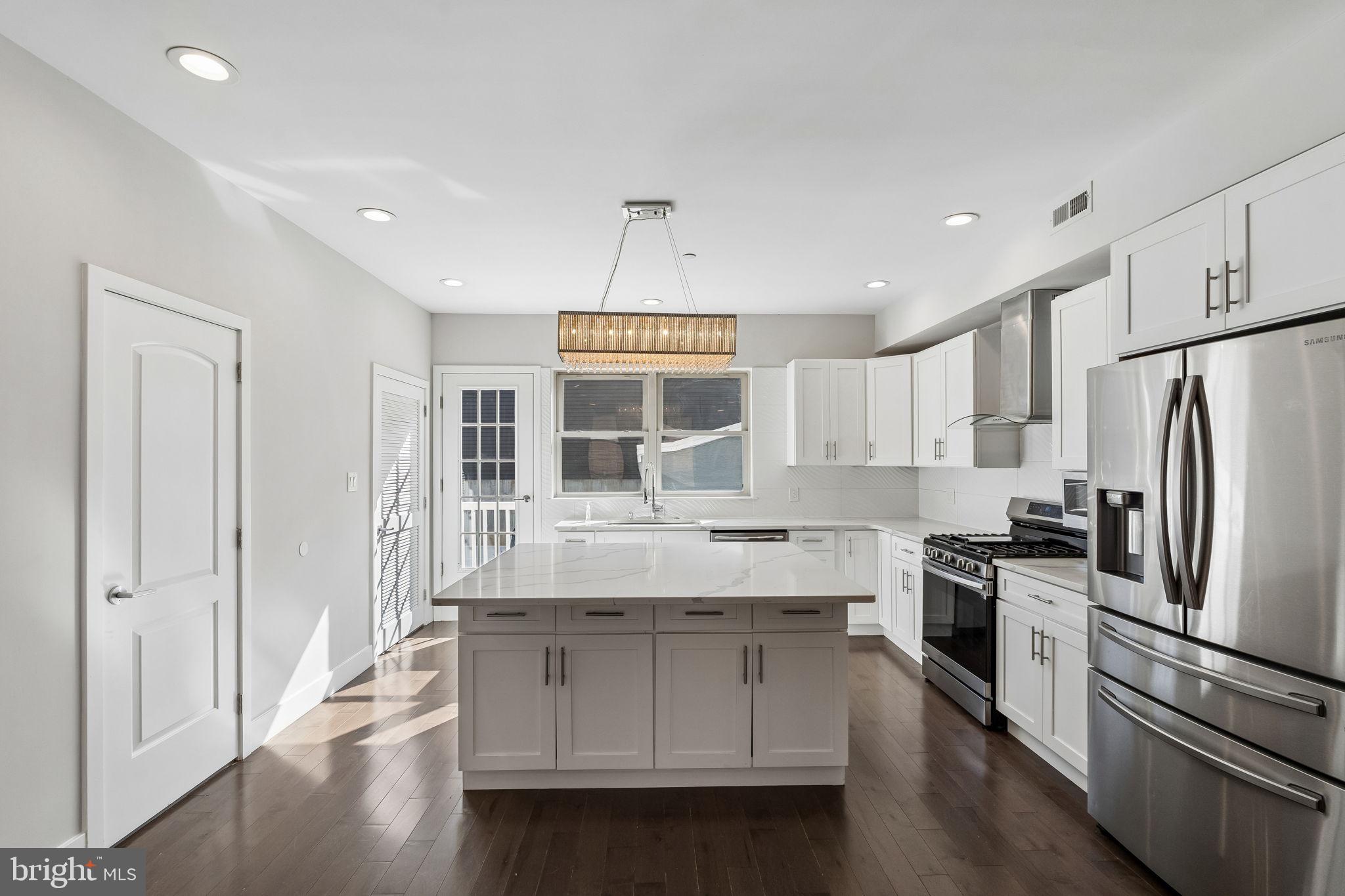 ROXBOROUGH - Residential