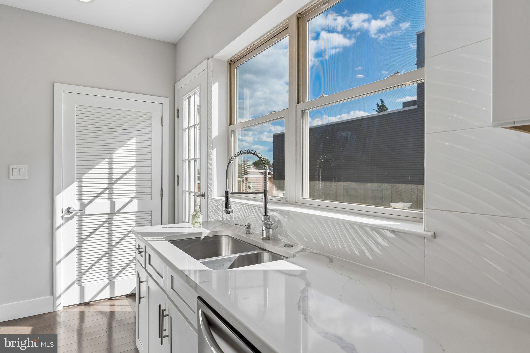 ROXBOROUGH - Residential