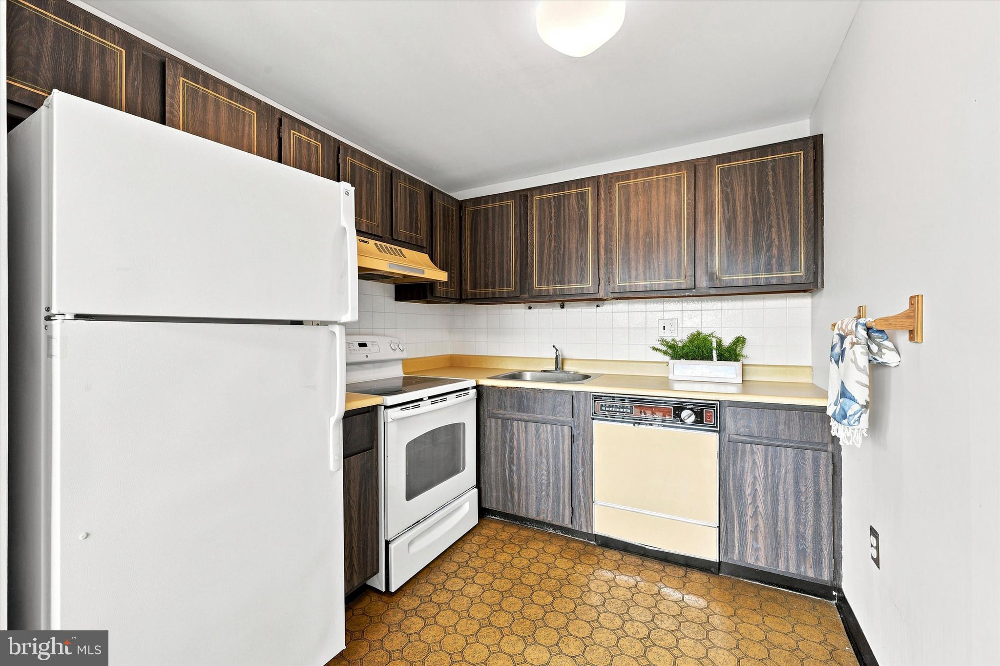 HOLLY HOUSE - Residential