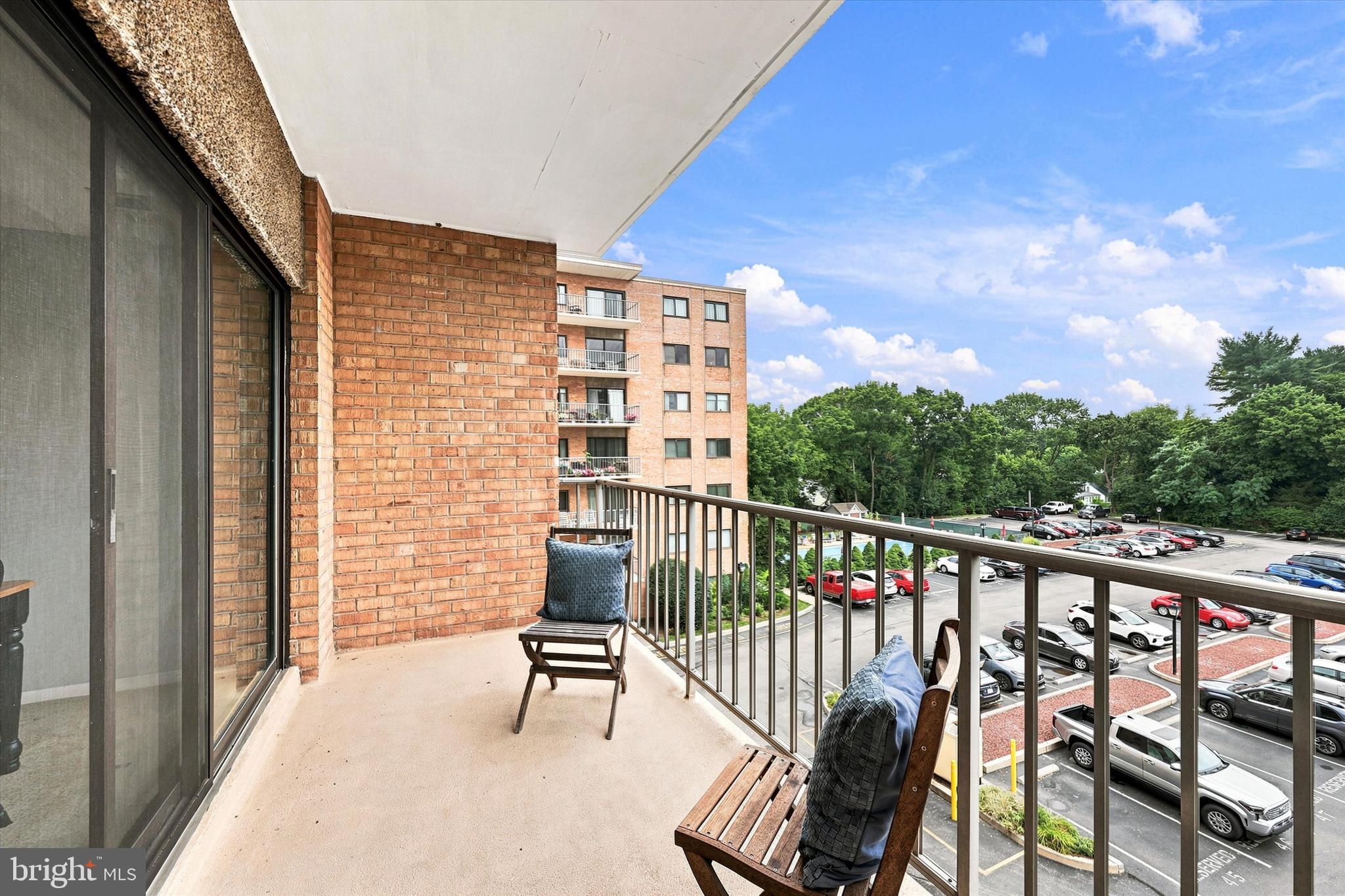 HOLLY HOUSE - Residential