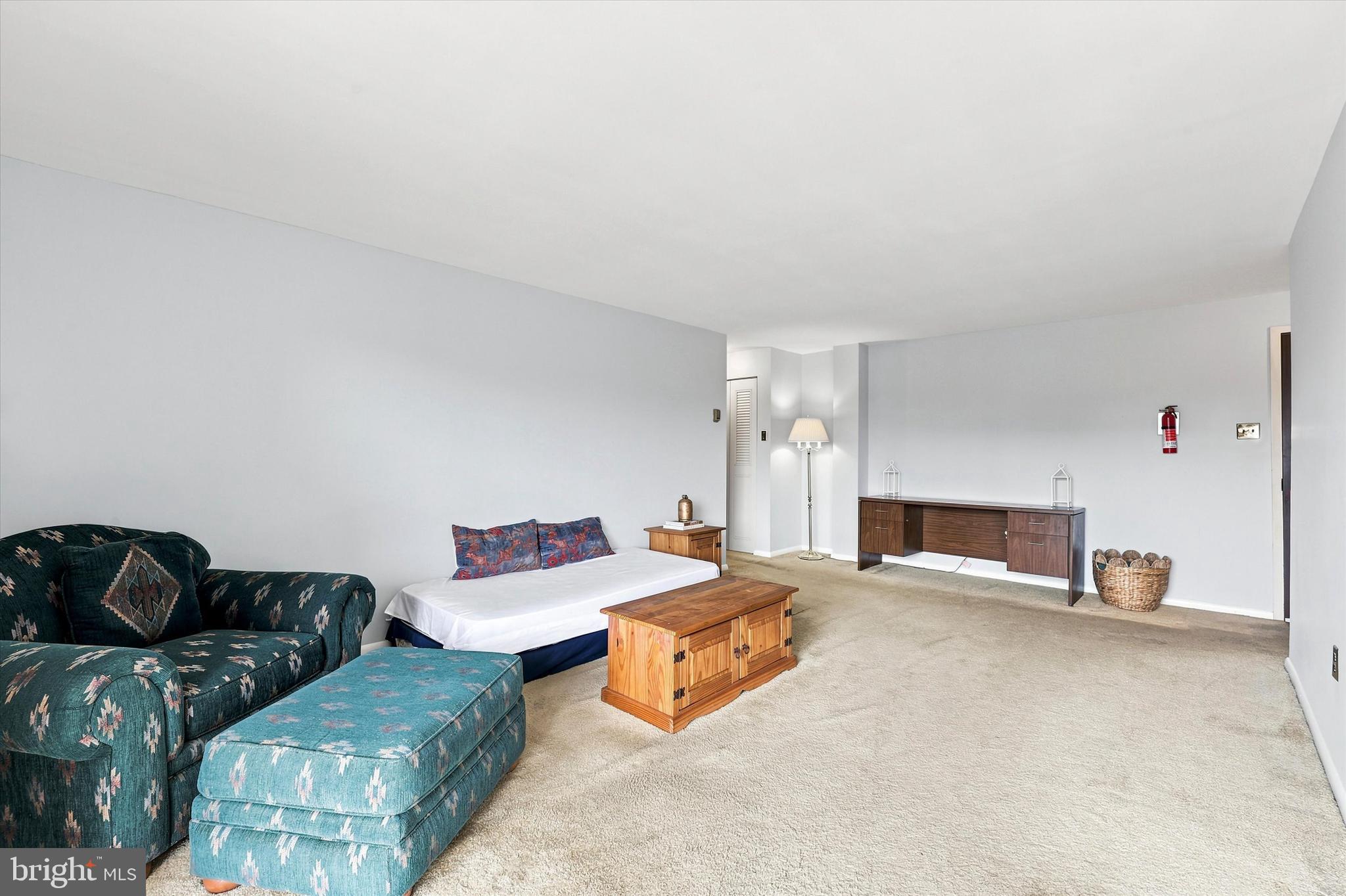HOLLY HOUSE - Residential