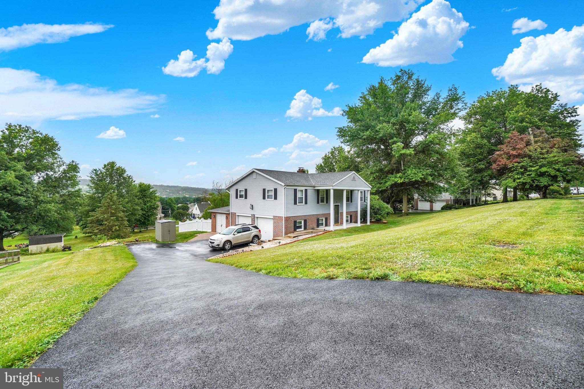 THE OAKS - Residential