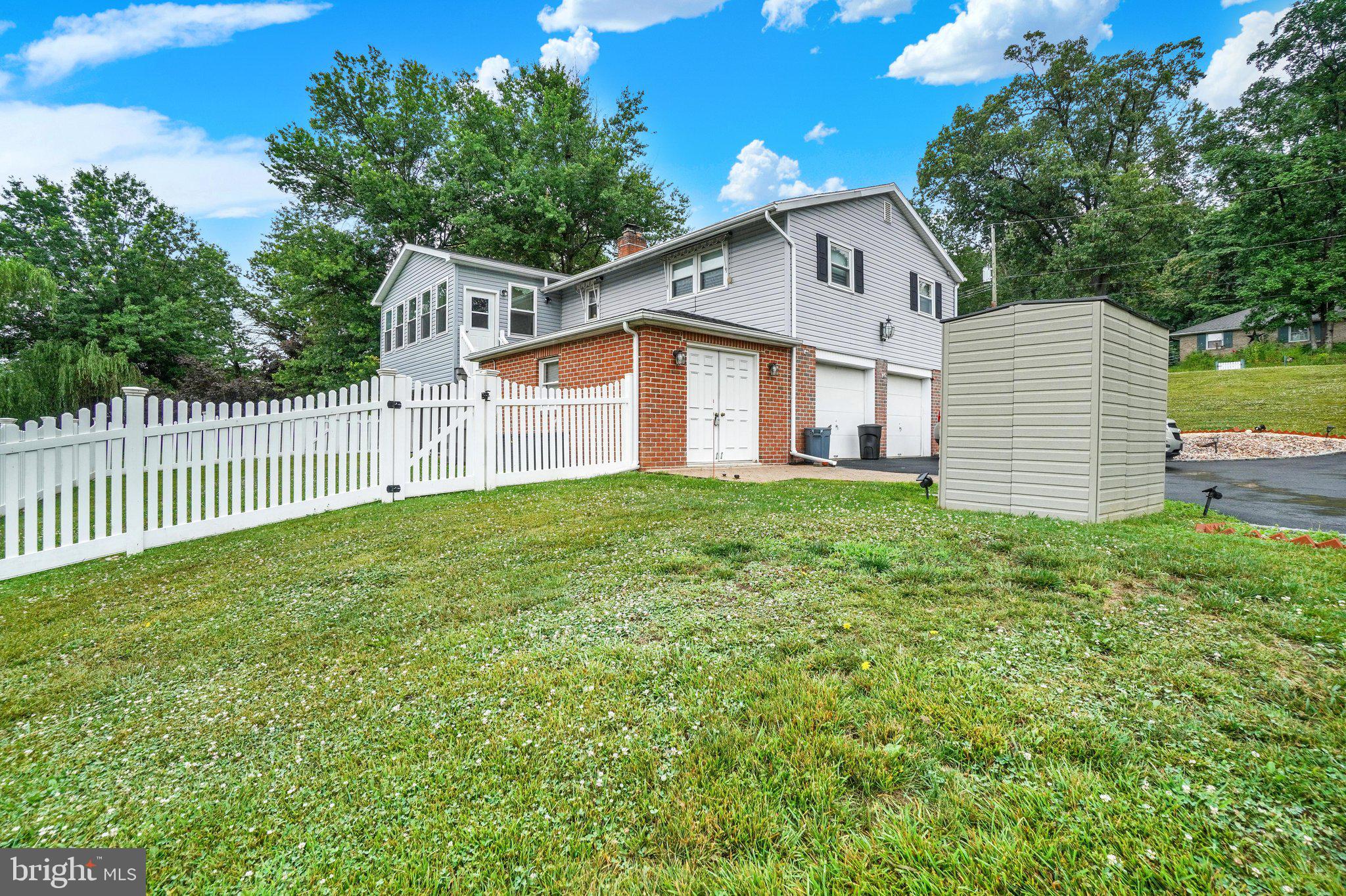 THE OAKS - Residential