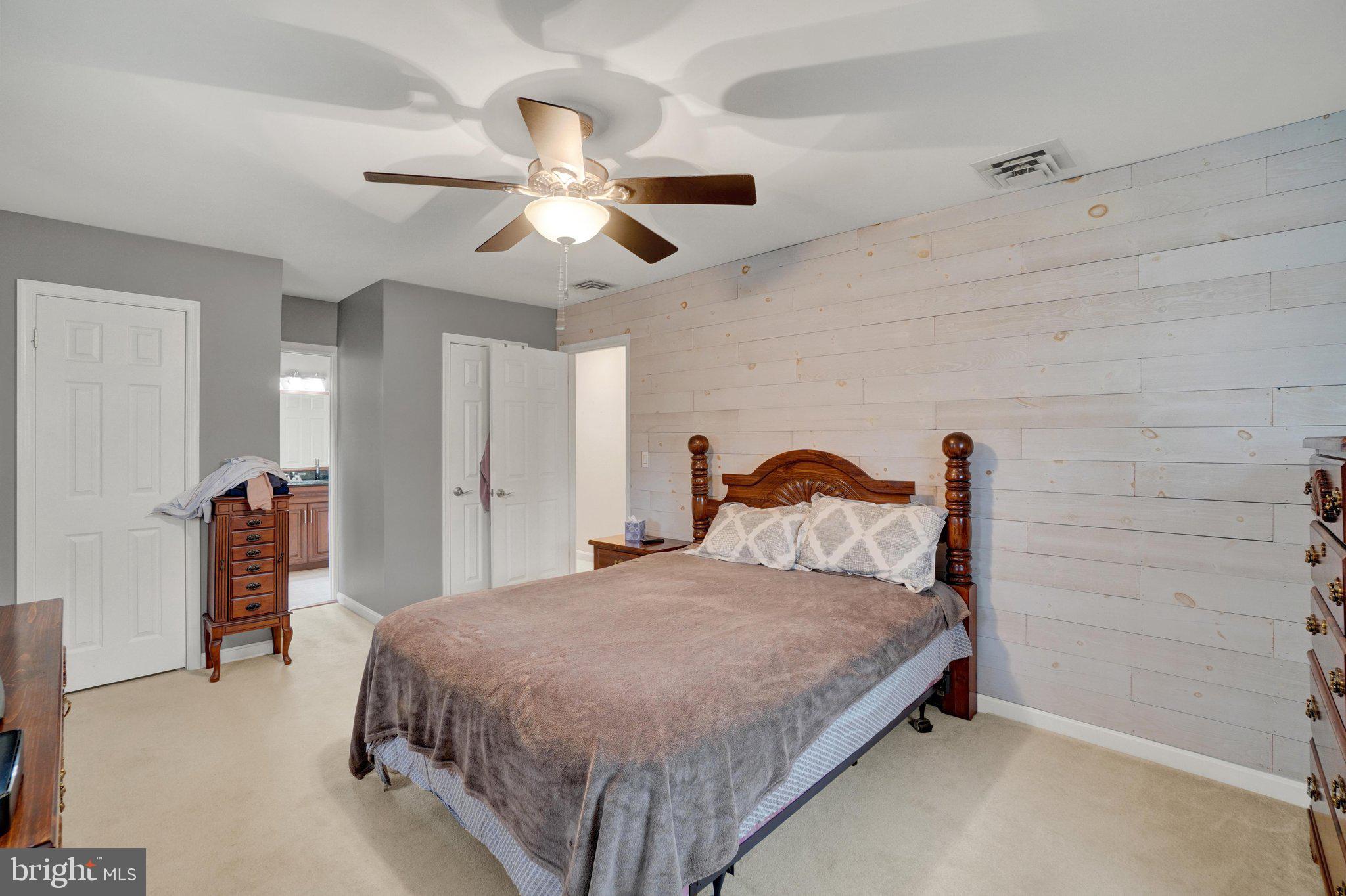 THE OAKS - Residential