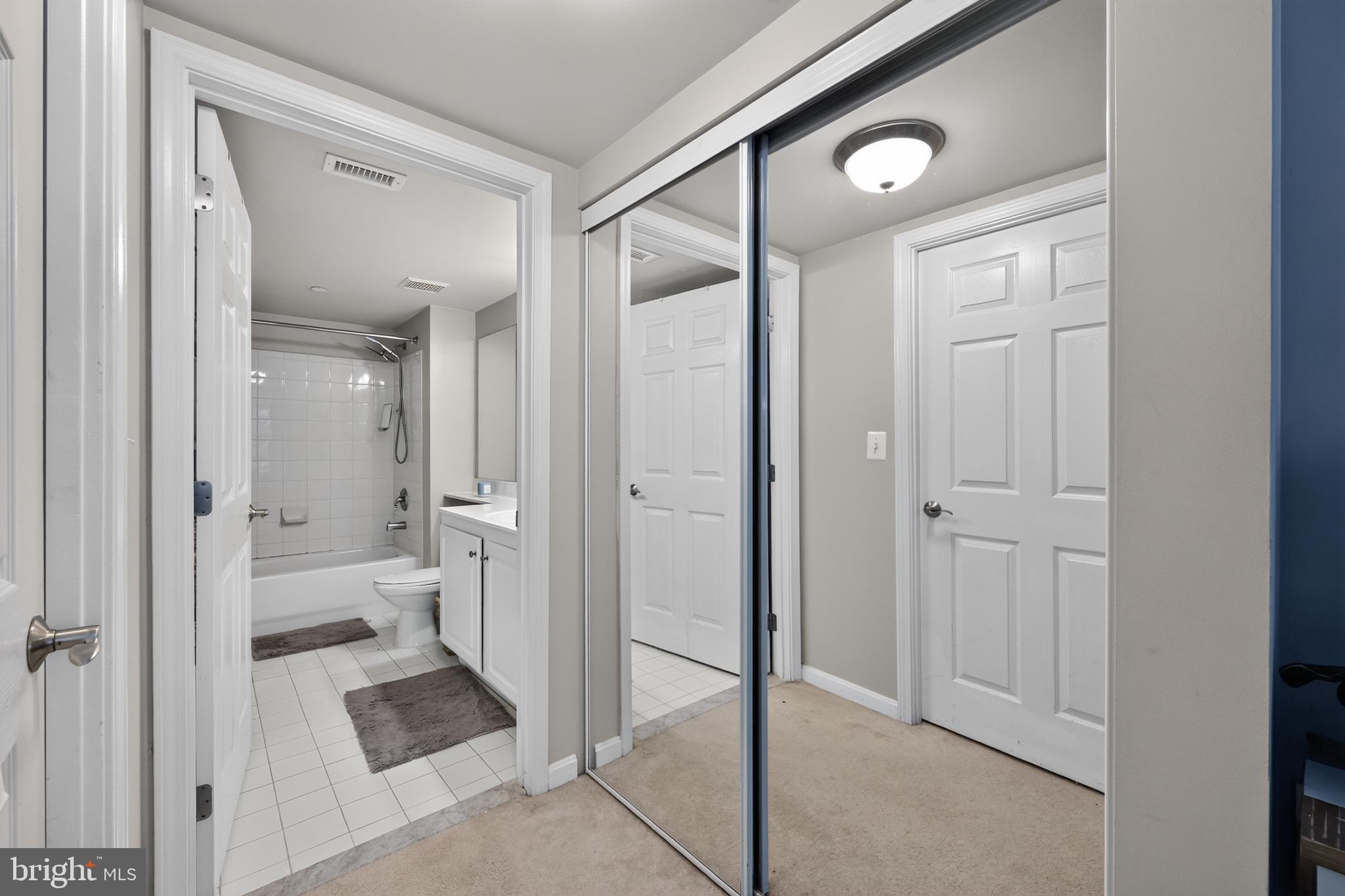 GALLERY AT WHITE FLINT - Residential