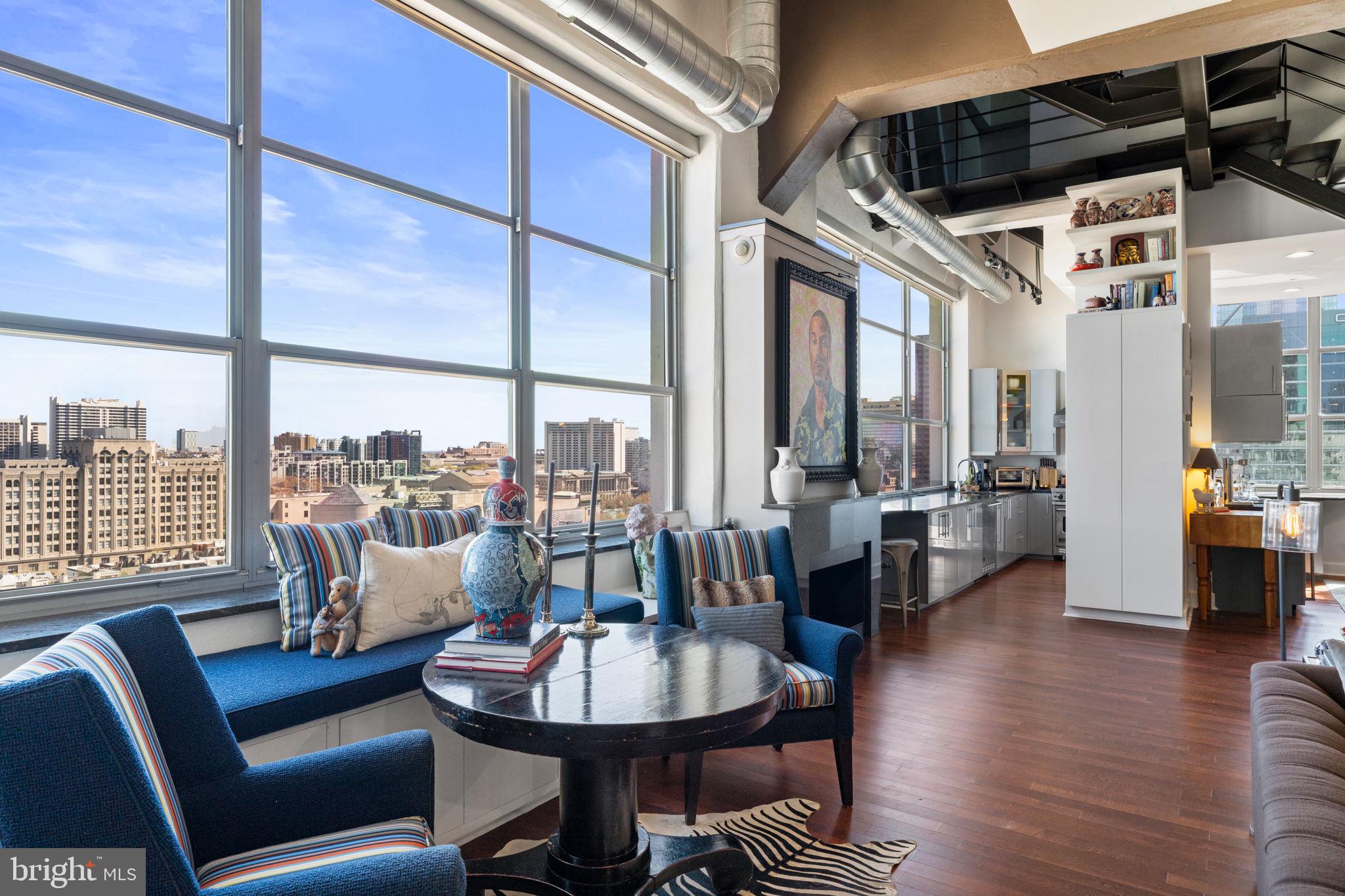 LOGAN SQUARE - Residential