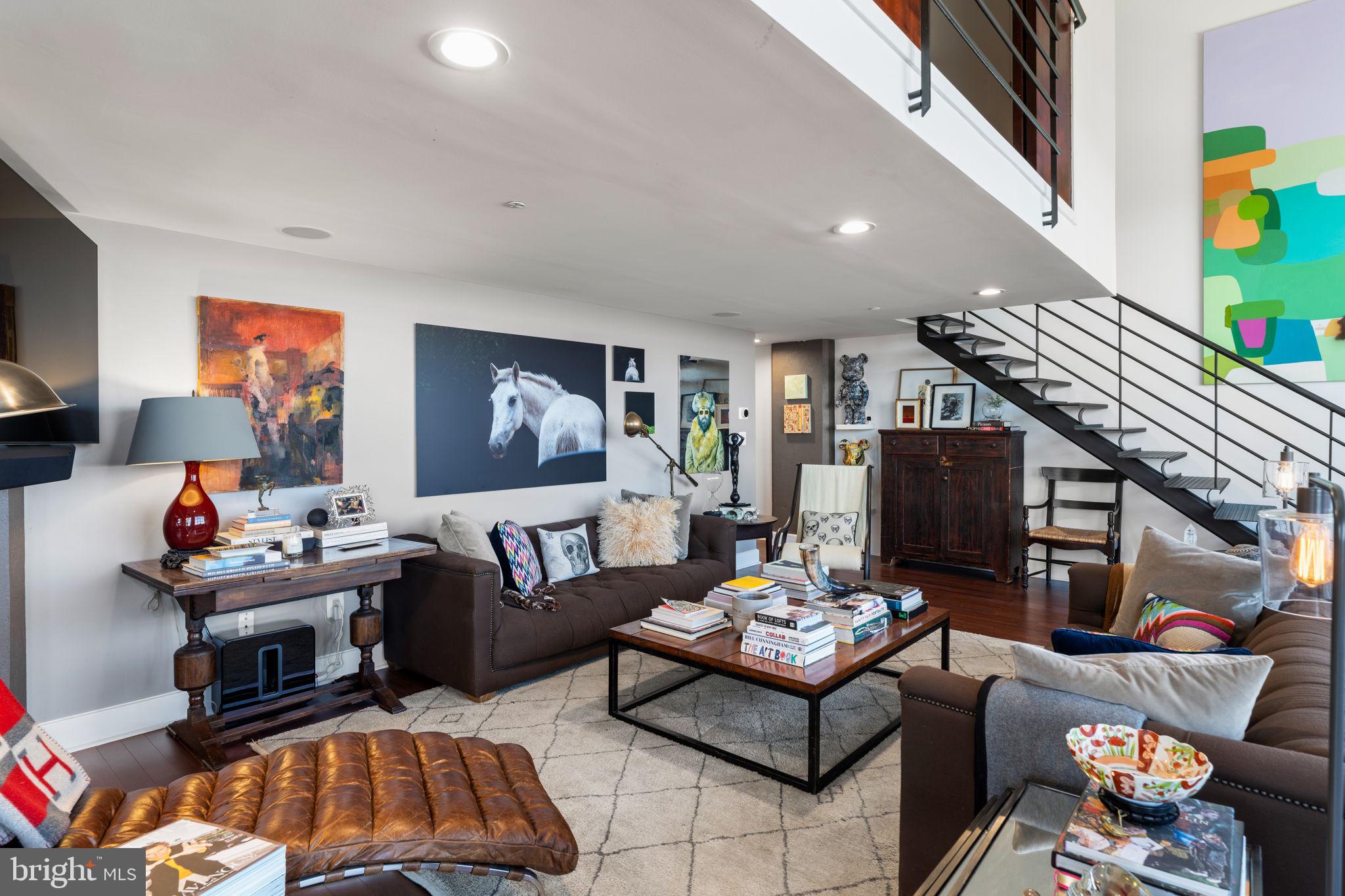 LOGAN SQUARE - Residential