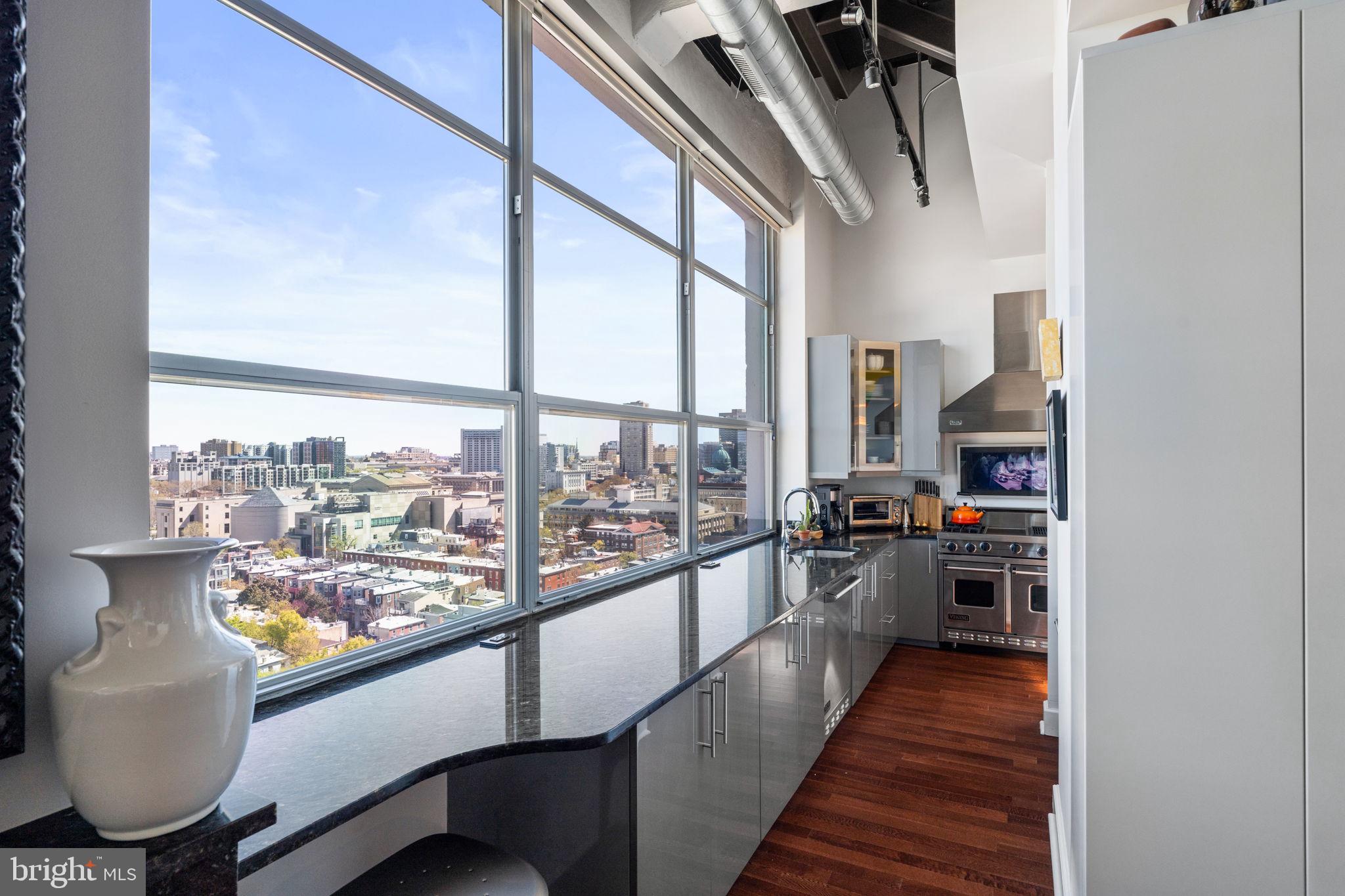 LOGAN SQUARE - Residential