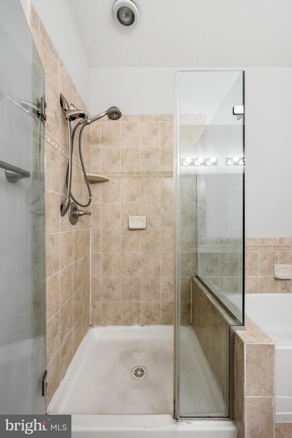 THE GRANDE AT RIVERVIEW - Residential