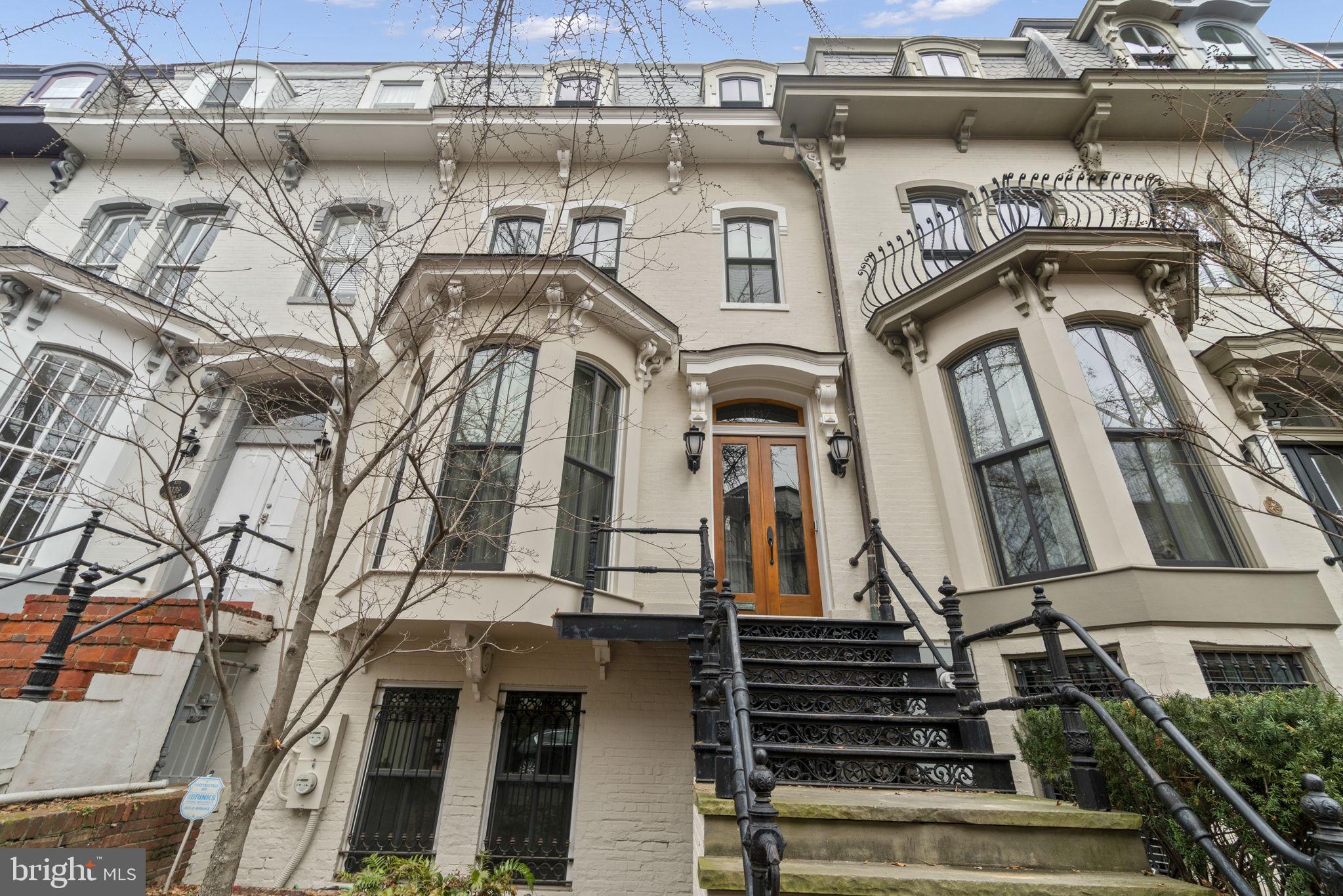 Beautiful one bedroom and one bathroom apartment in quiet street located in the Logan Circle area. The apartment is located on the lower level of a beautiful Victorian Townhouse. It comes fully furnished and has a remodeled kitchen and bathroom. The unit has its own stackable washer and dryer and enjoys a private entrance both from the front and the back of the townhouse.